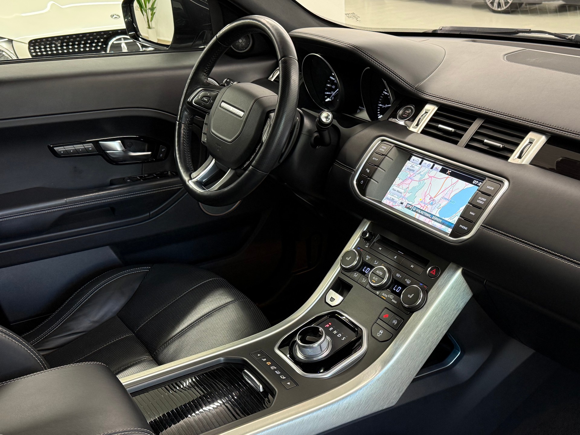 LAND ROVER Range Rover Evoque 2.0 Si4 Dynamic AT9-image-19