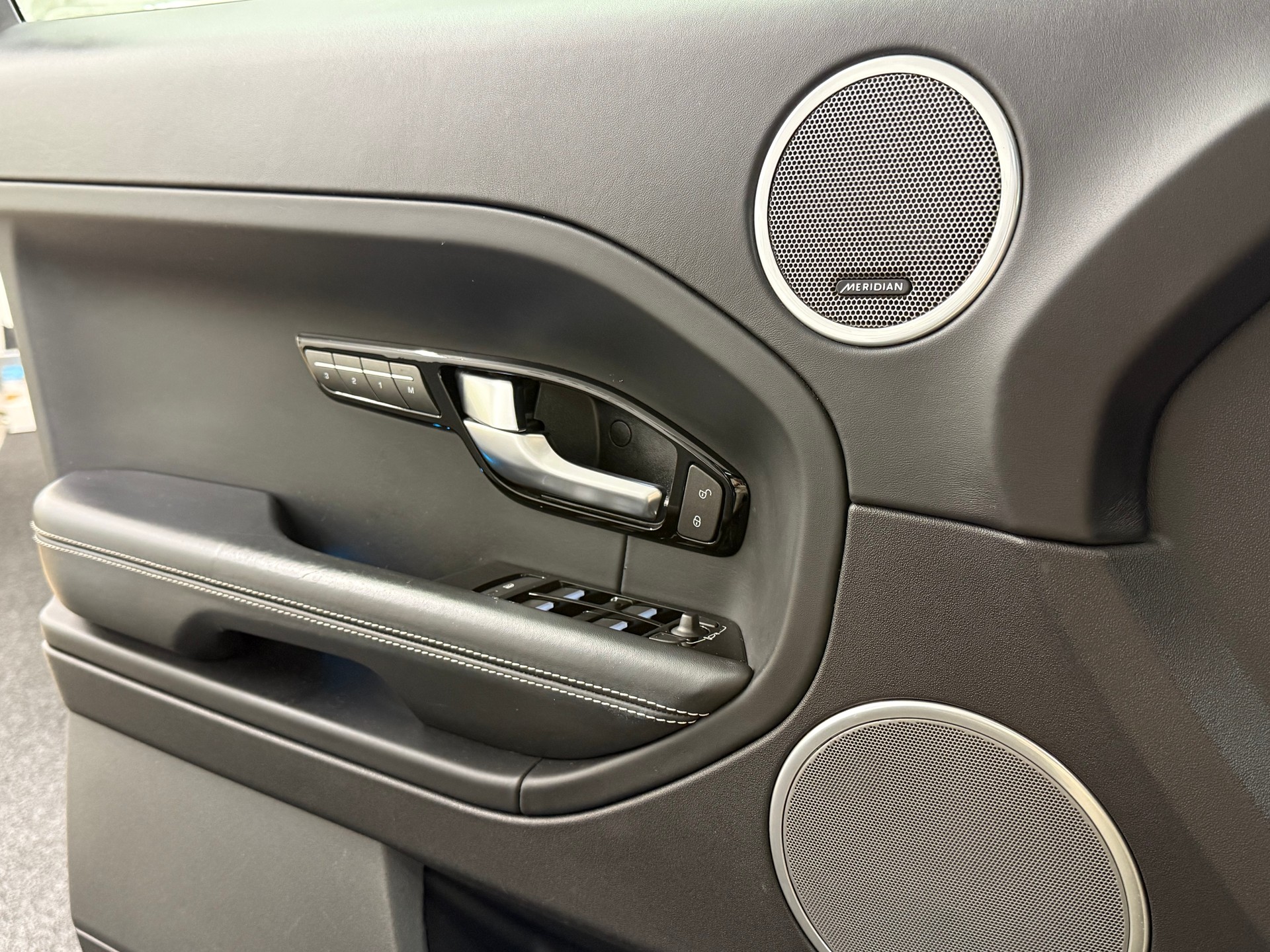 LAND ROVER Range Rover Evoque 2.0 Si4 Dynamic AT9-image-24