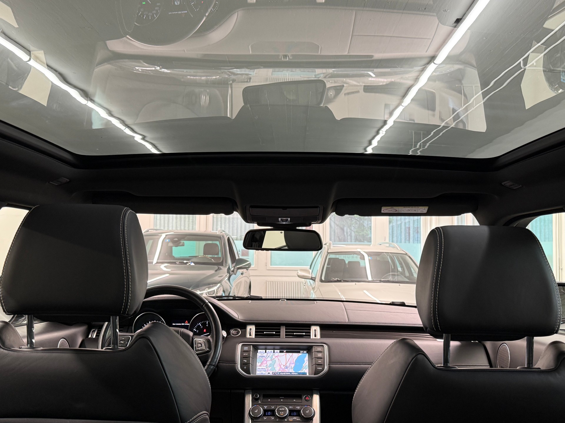 LAND ROVER Range Rover Evoque 2.0 Si4 Dynamic AT9-image-18