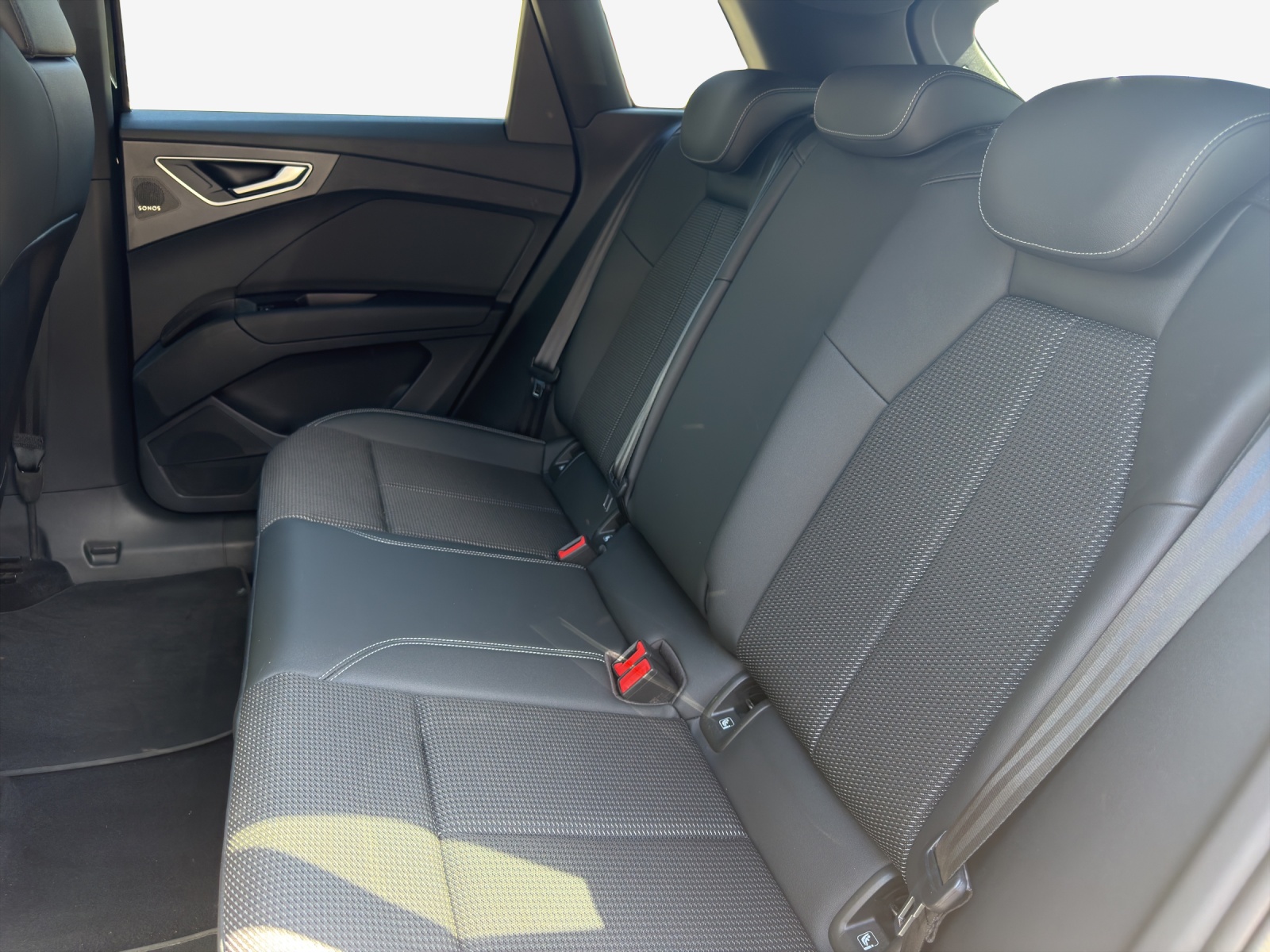 AUDI Q4 e-tron 50 quattro-image-12