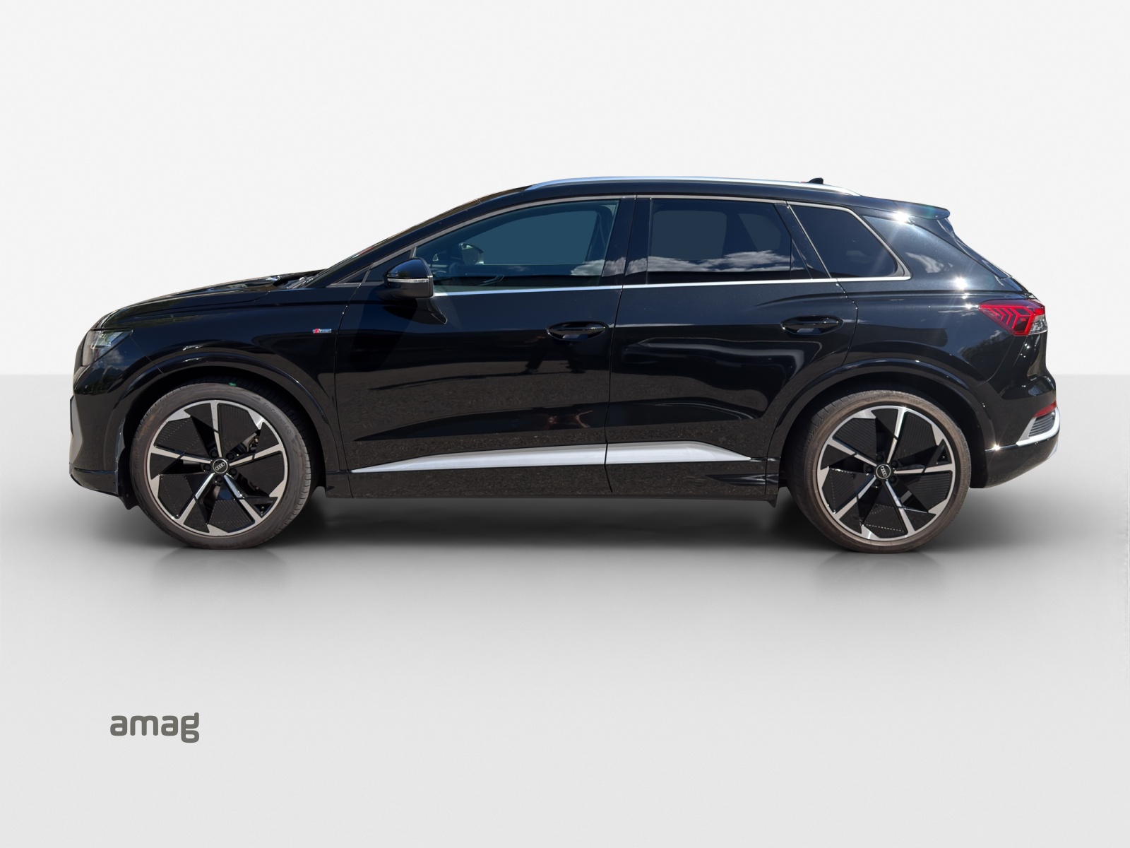 AUDI Q4 e-tron 50 quattro-showroom-element-2