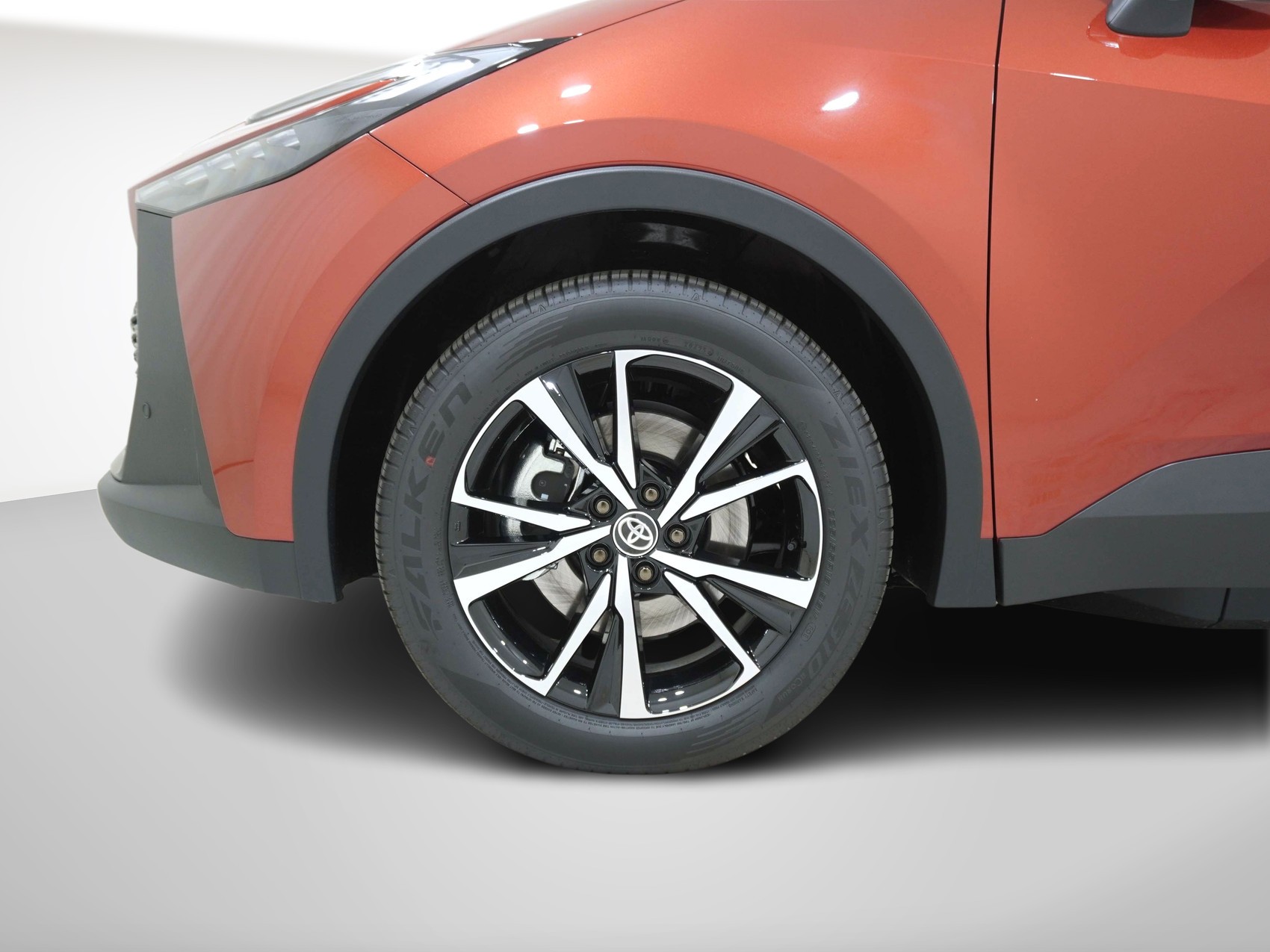 TOYOTA C-HR 2.0 PHEV Swiss Edition ** inkl. 8-Fach Bereifung **-image-5