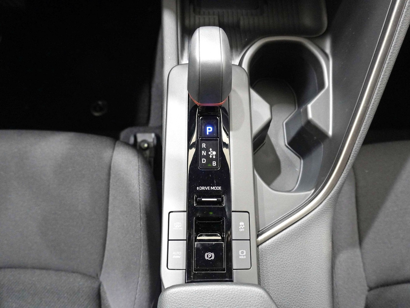TOYOTA C-HR 2.0 PHEV Swiss Edition ** inkl. 8-Fach Bereifung **-image-16