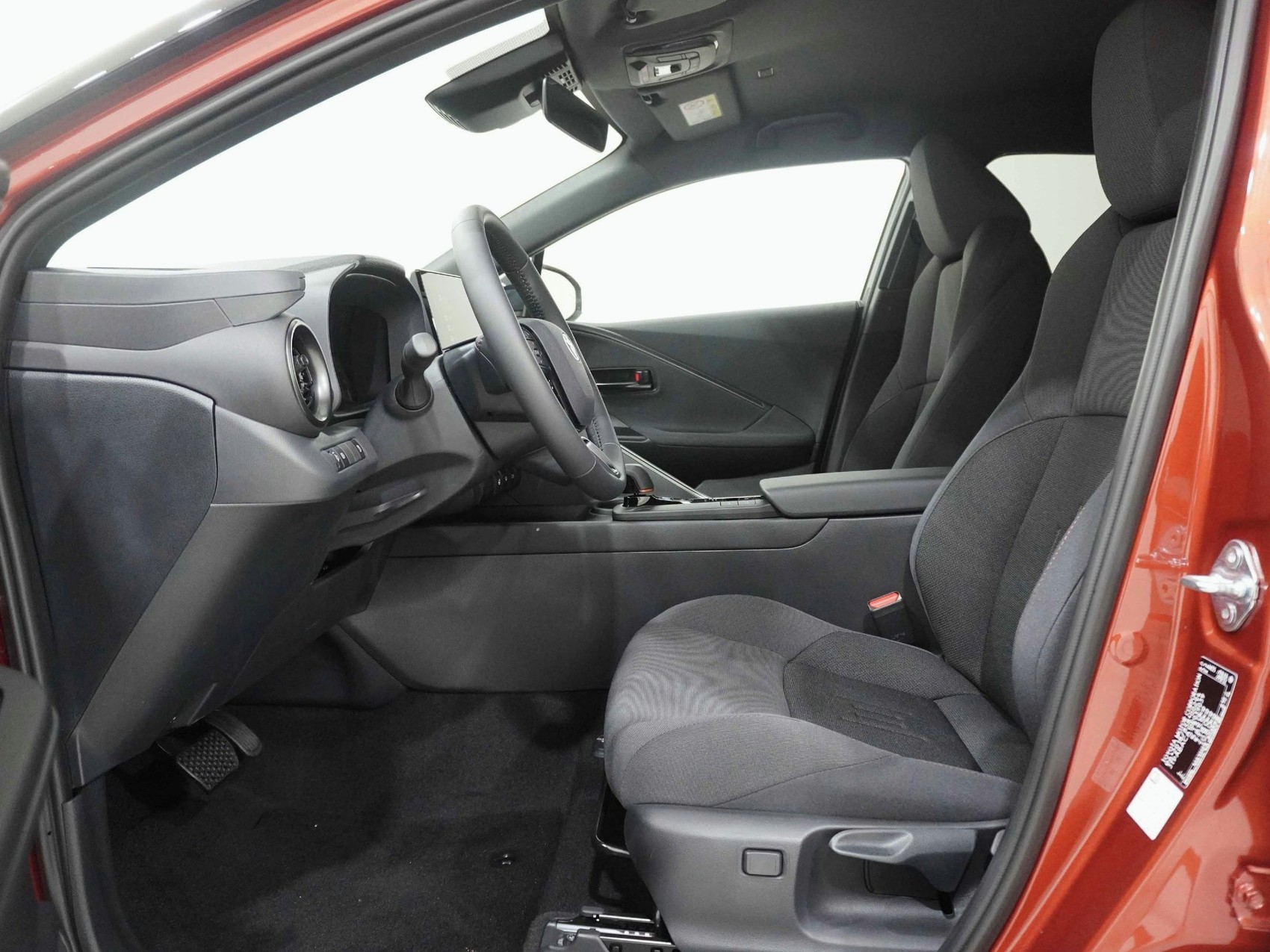 TOYOTA C-HR 2.0 PHEV Swiss Edition ** inkl. 8-Fach Bereifung **-image-6