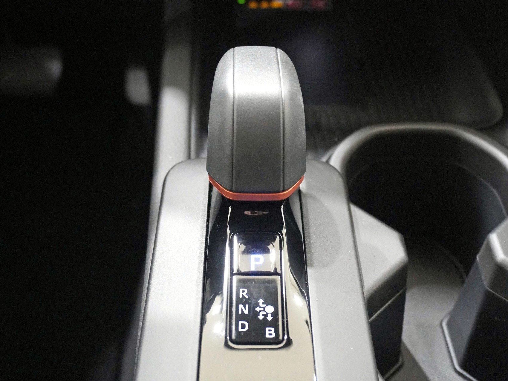 TOYOTA C-HR 2.0 PHEV Swiss Edition ** inkl. 8-Fach Bereifung **-image-17