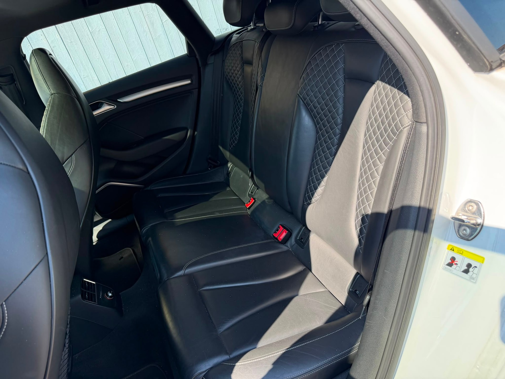 AUDI S3 Sportback 2.0 TFSI quattro S-tronic-image-15