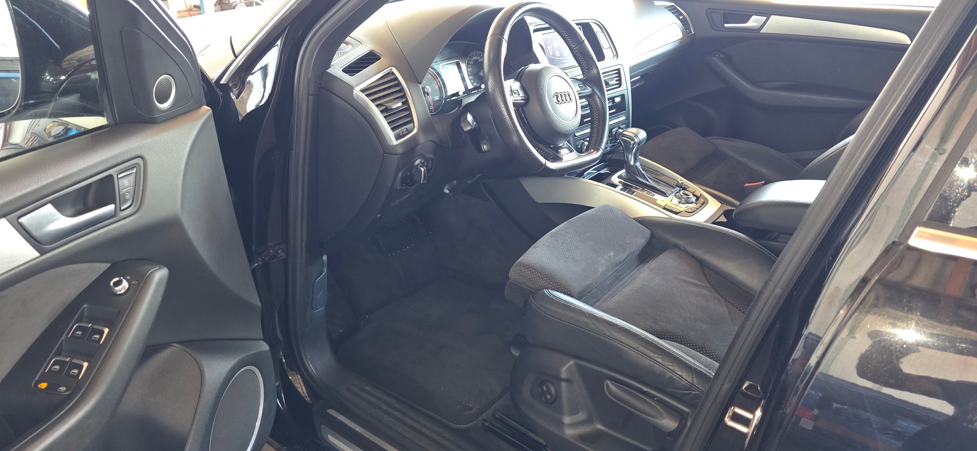 AUDI Q5 3.0 TDI clean quattro S-tronic-image-9