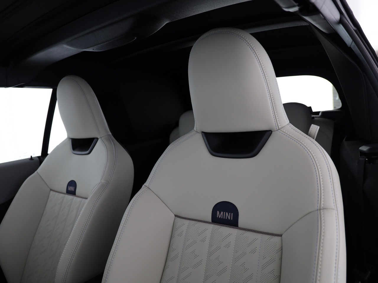 MINI Cooper C Cabriolet DKG-image-9
