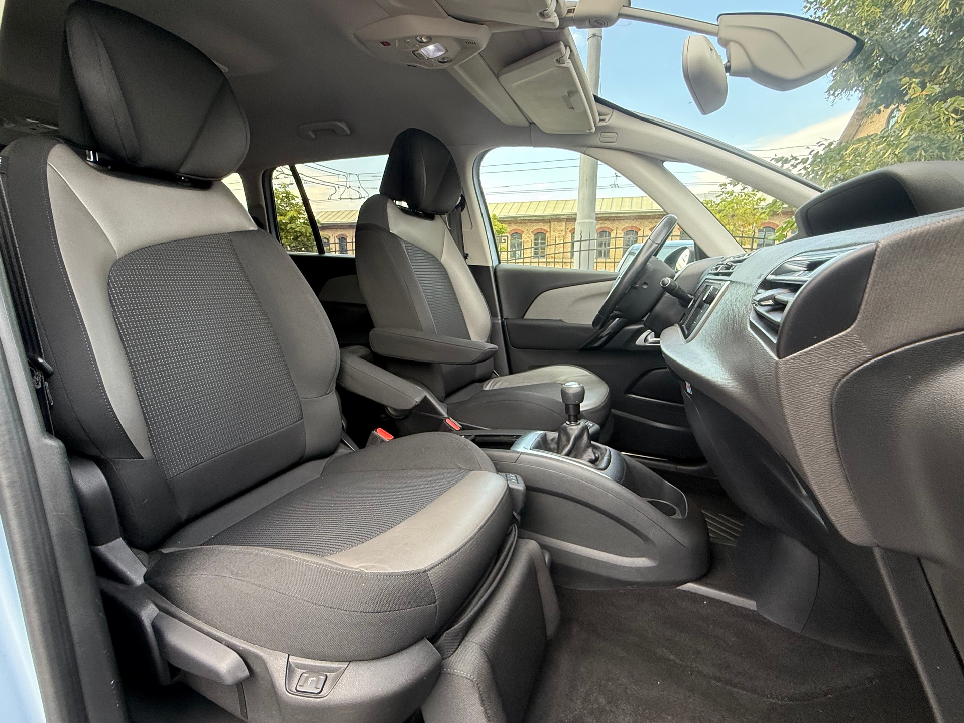 CITROEN Grand C4 Picasso 1.6 e-HDi Exclusive-image-12