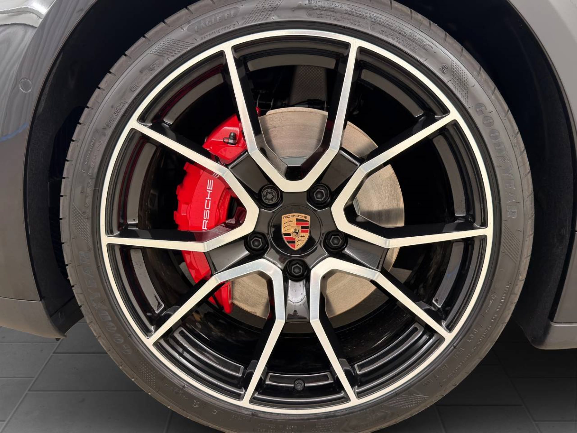 PORSCHE Taycan 4S Sport Turismo Black Edition-image-10