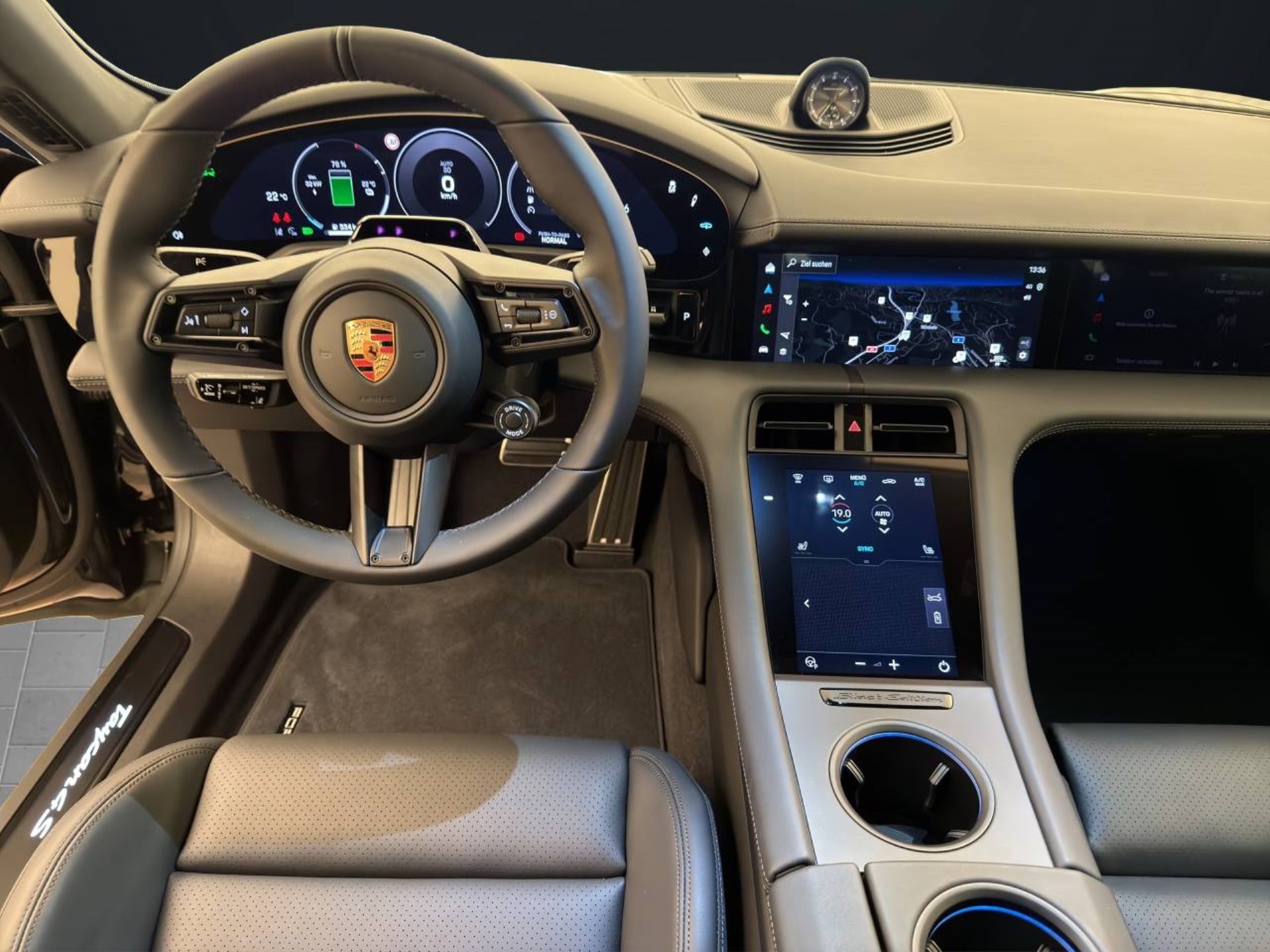 PORSCHE Taycan 4S Sport Turismo Black Edition-image-21