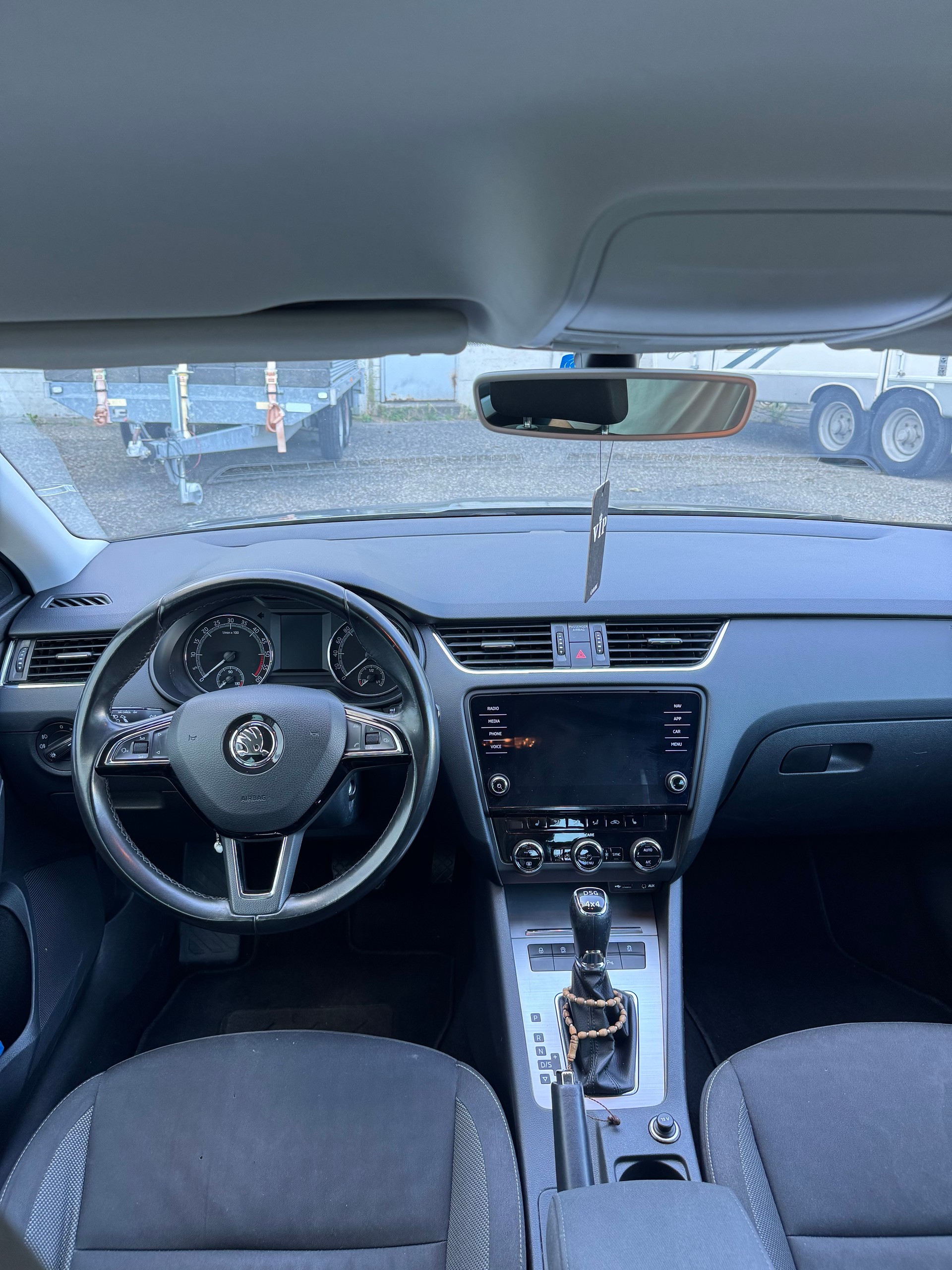 SKODA 2.0 TDI 184 Prag 4x4 DSG-image-3