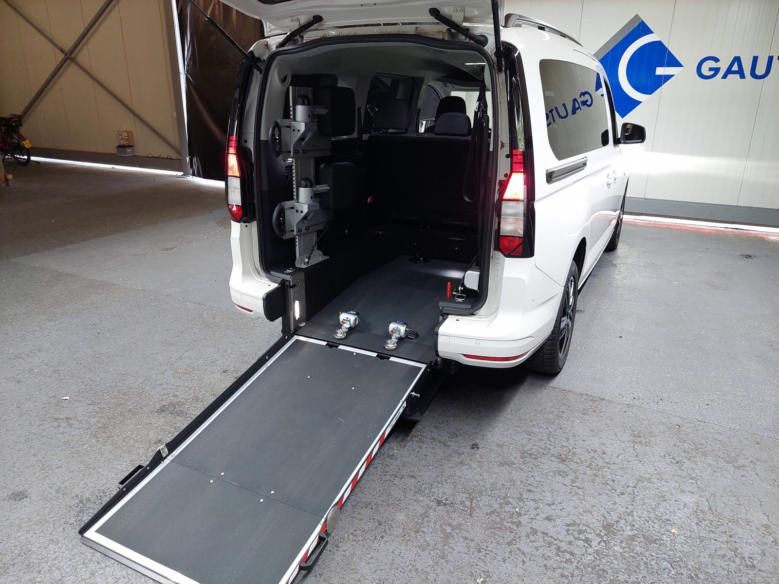 VW Caddy Maxi 2.0 TDI Liberty DSG-image-10