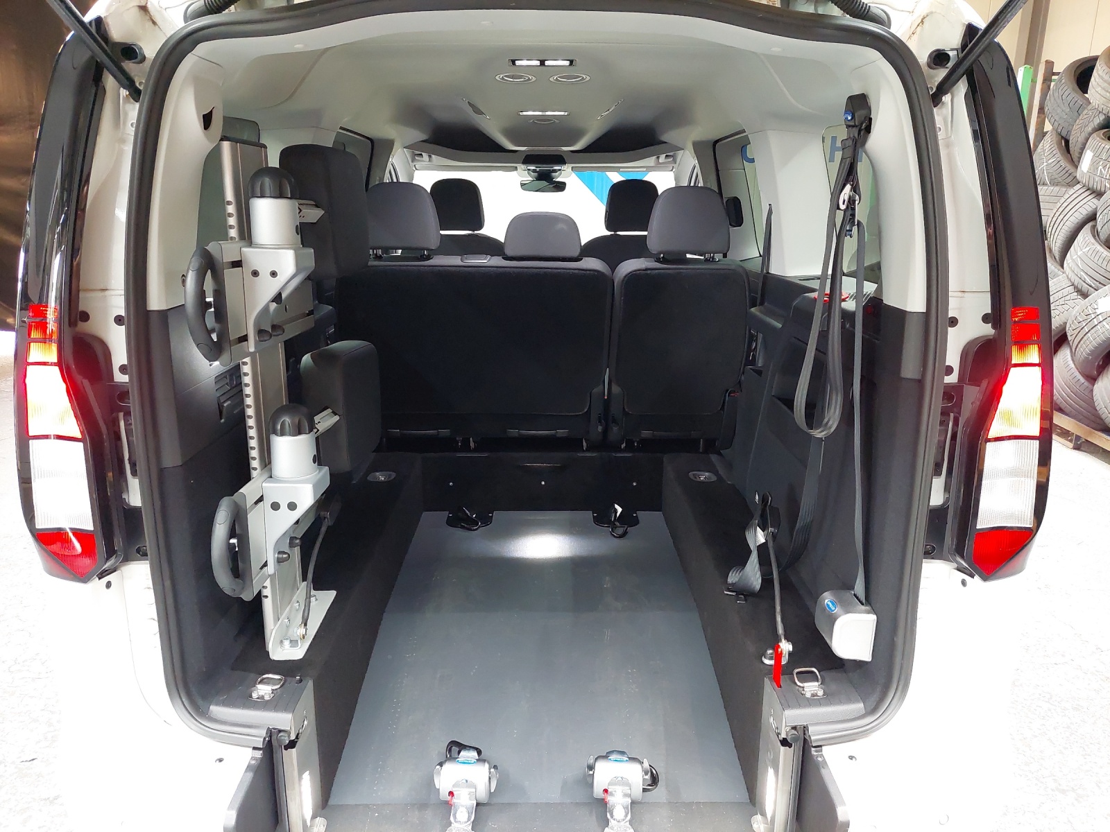 VW Caddy Maxi 2.0 TDI Liberty DSG-image-11