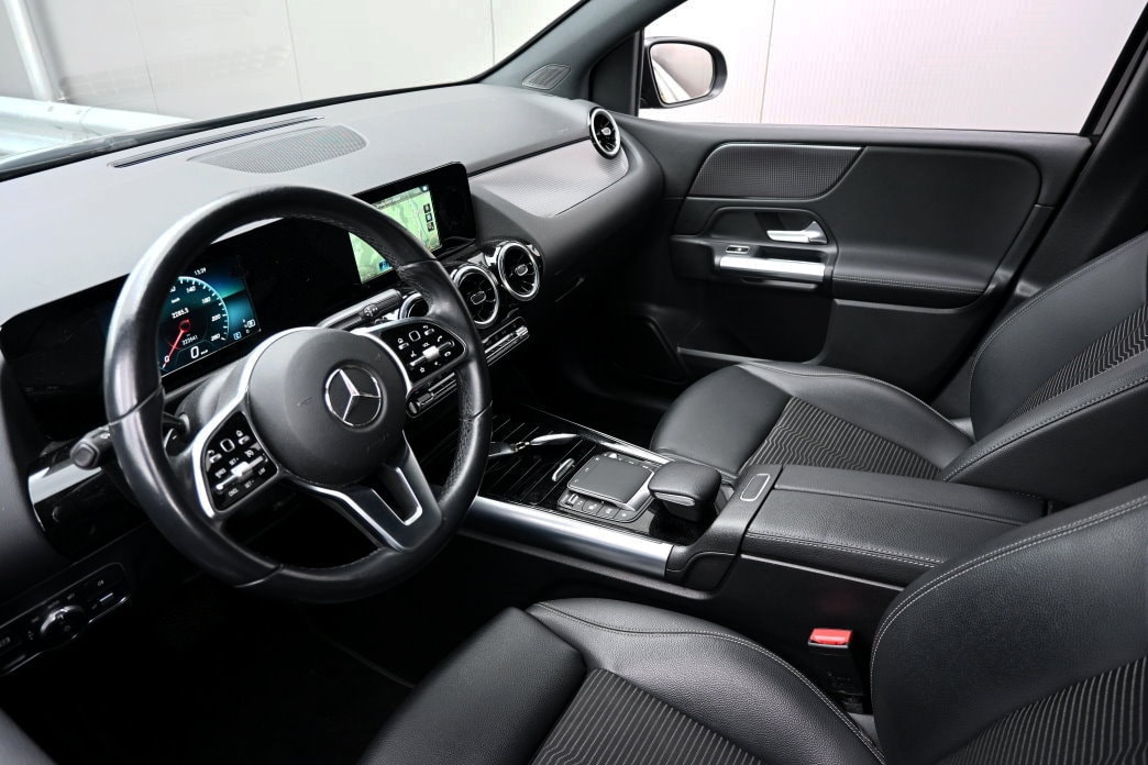 MERCEDES-BENZ B 200 d Night Star 8G-DCT-image-8