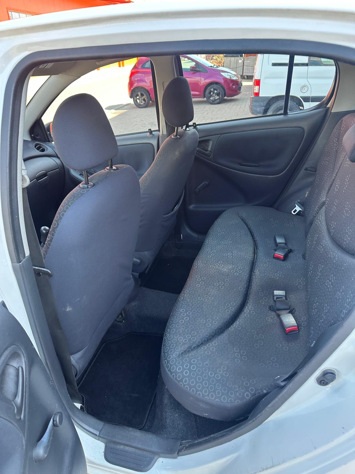 TOYOTA Yaris 1.0 Linea Luna-image-8