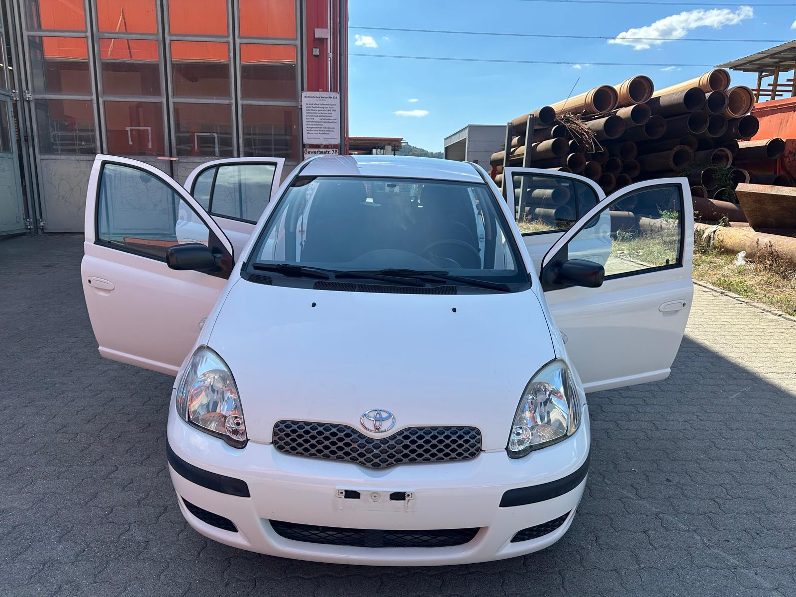 TOYOTA Yaris 1.0 Linea Luna-image-1
