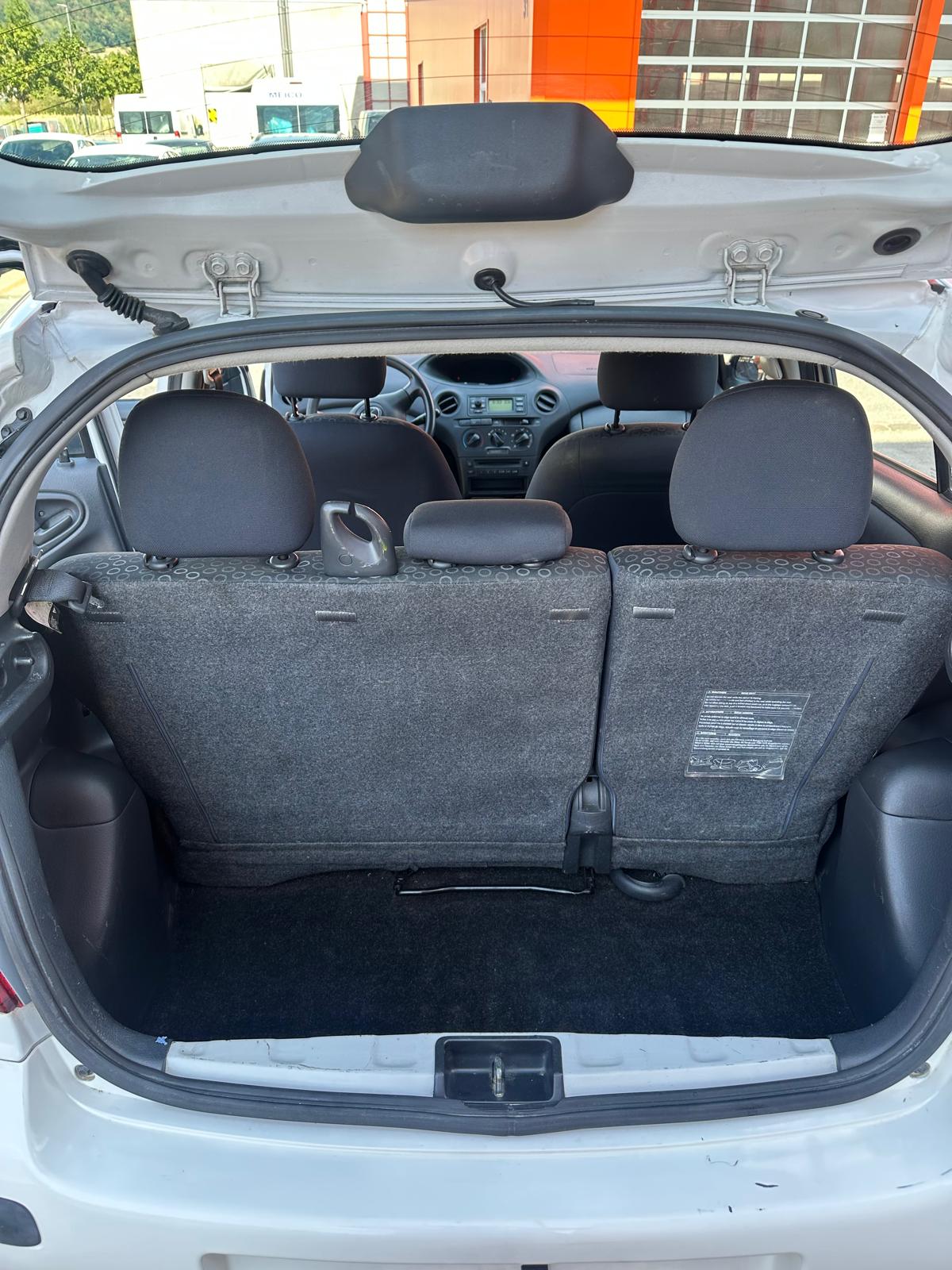 TOYOTA Yaris 1.0 Linea Luna-image-9