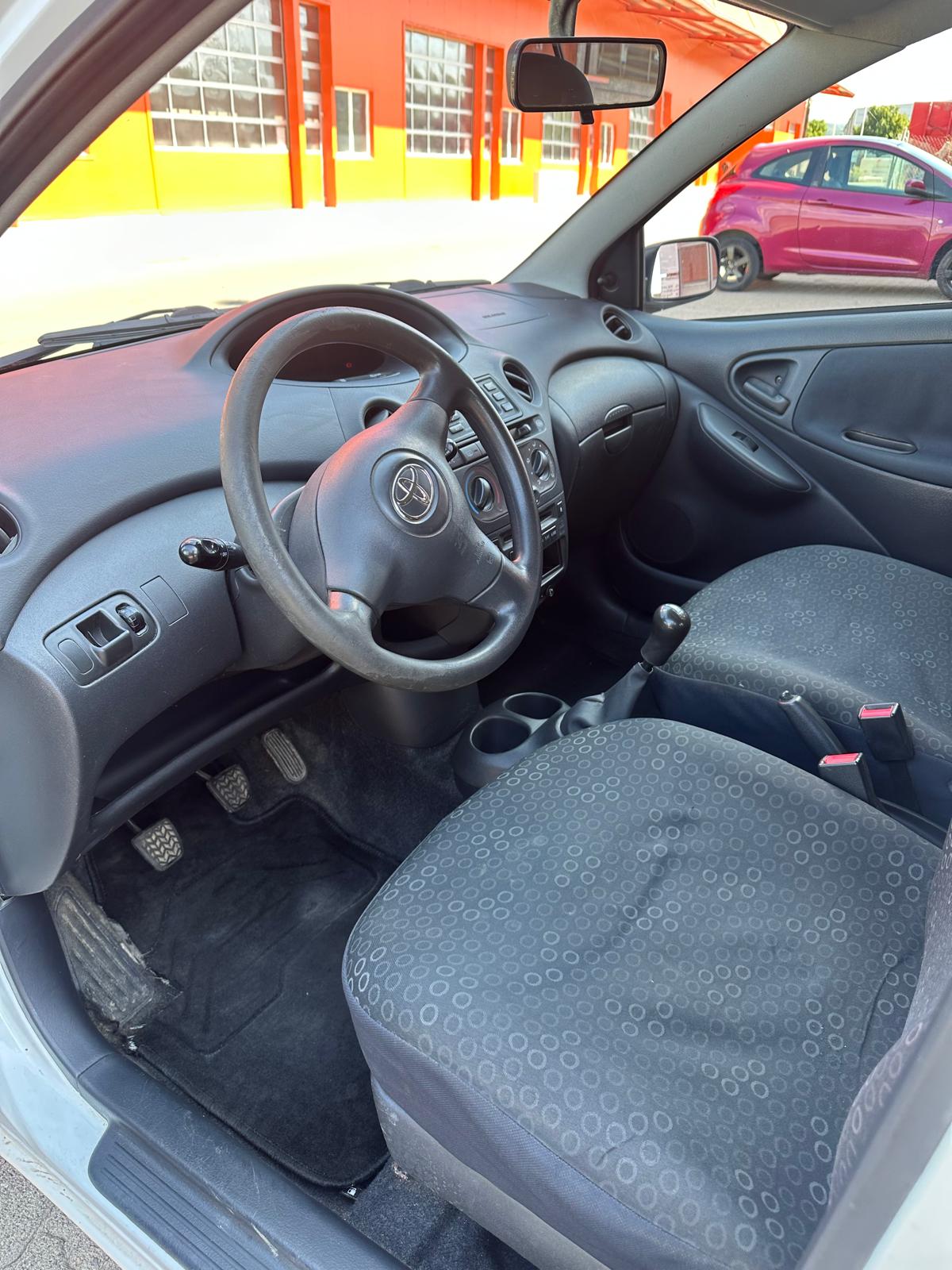 TOYOTA Yaris 1.0 Linea Luna-image-6