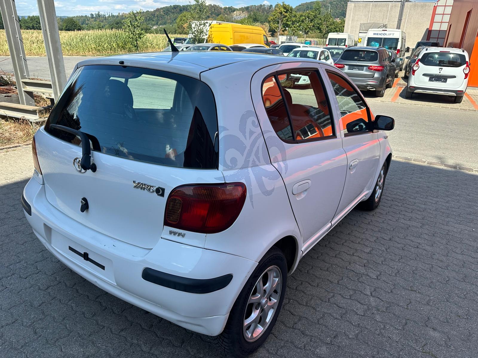 TOYOTA Yaris 1.0 Linea Luna-image-4