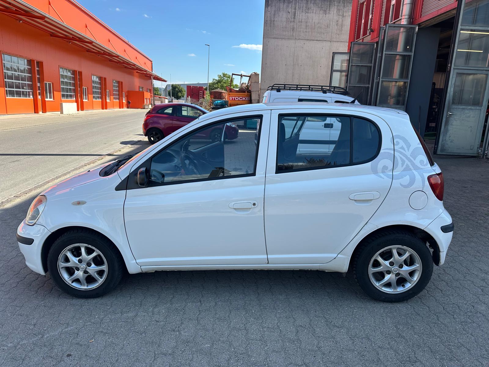 TOYOTA Yaris 1.0 Linea Luna-image-0