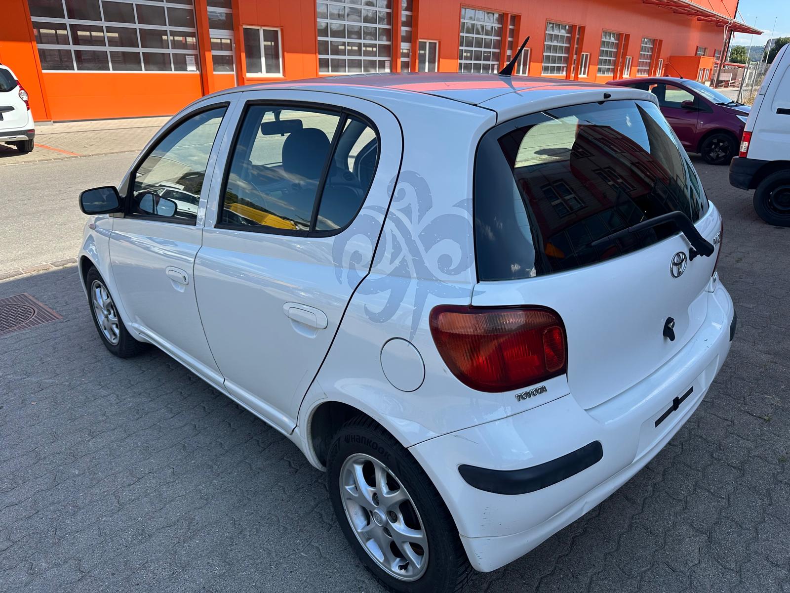 TOYOTA Yaris 1.0 Linea Luna-image-3