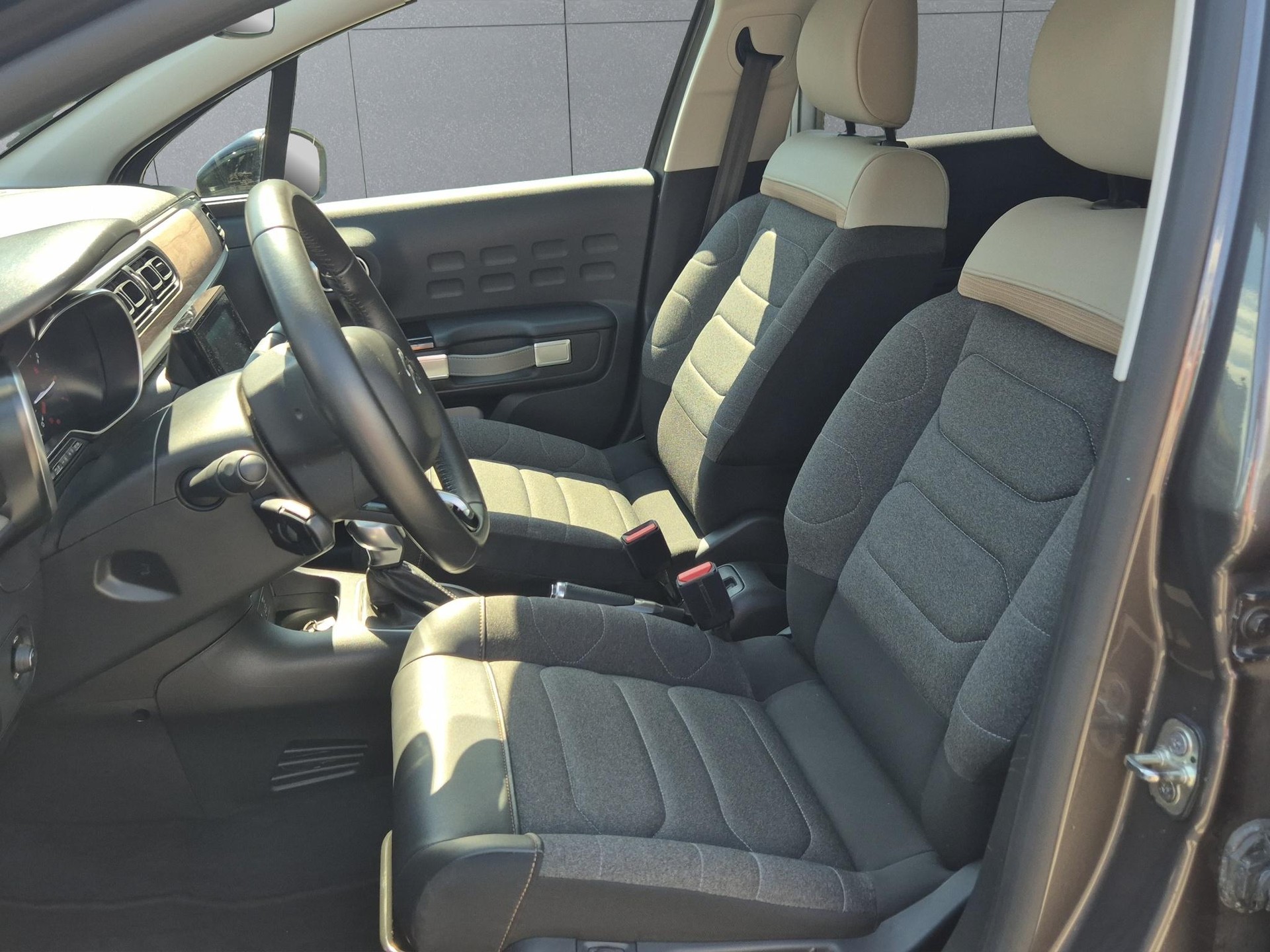 CITROEN C3 1.2 PureTech Shine-image-7
