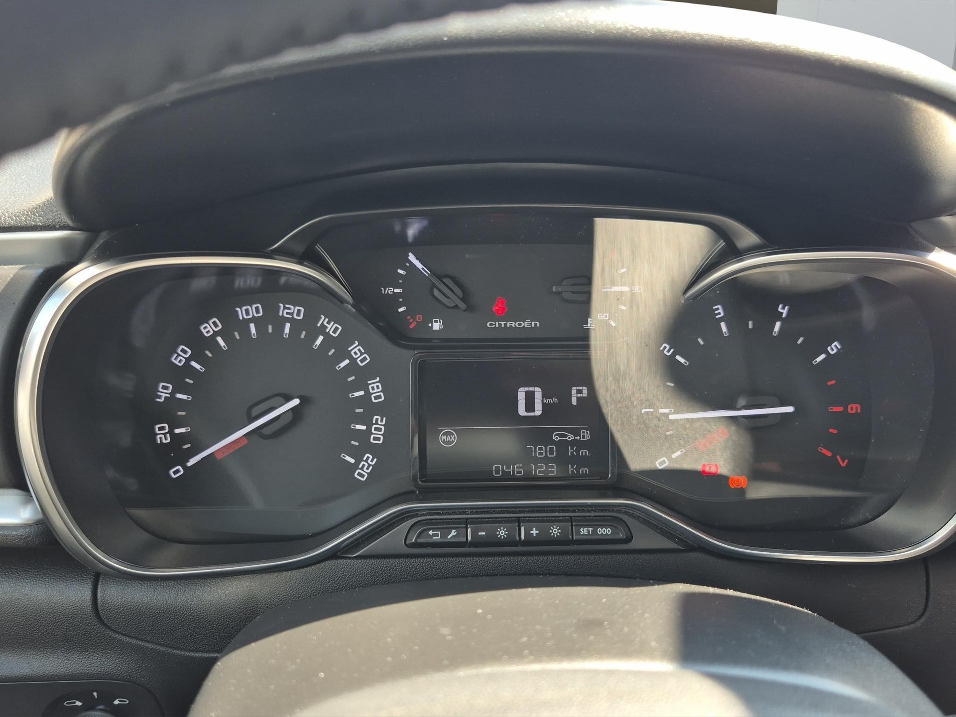 CITROEN C3 1.2 PureTech Shine-image-9