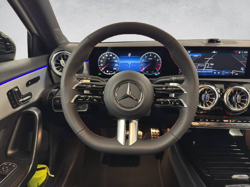 MERCEDES-BENZ A 200 AMG Line Night Star-image-11