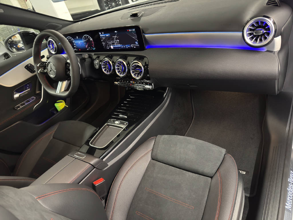 MERCEDES-BENZ A 200 AMG Line Night Star-image-10