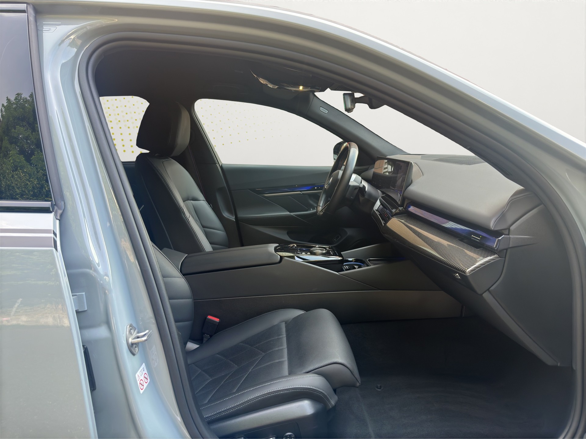 BMW i5 M60 xDrive M Sport Pro (CH) AHK-image-12