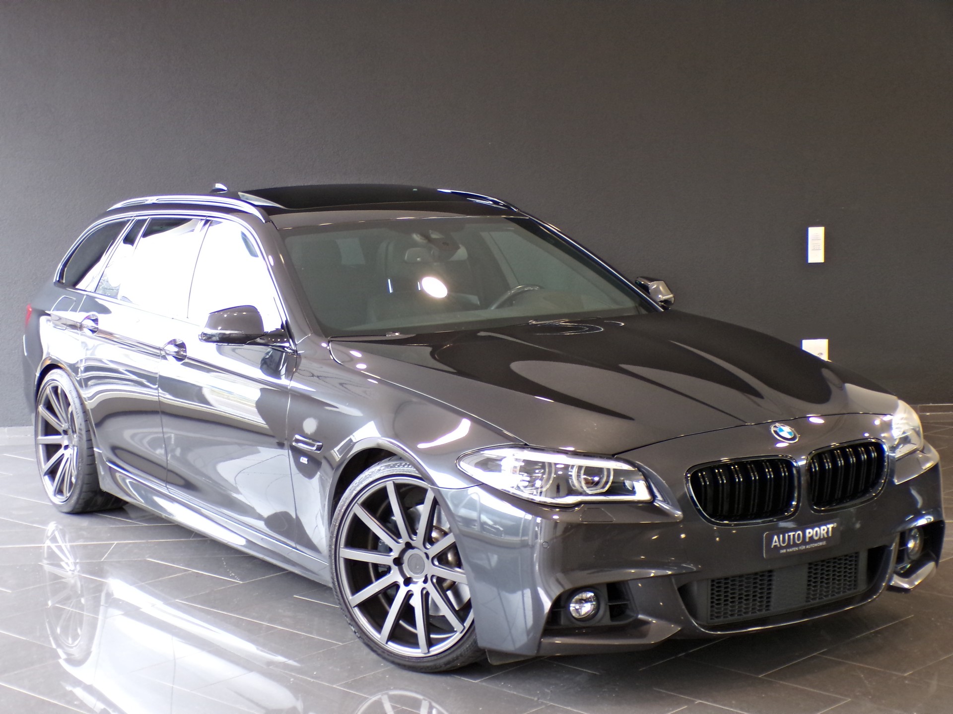 BMW 530d Touring xDrive Steptronic-image-2