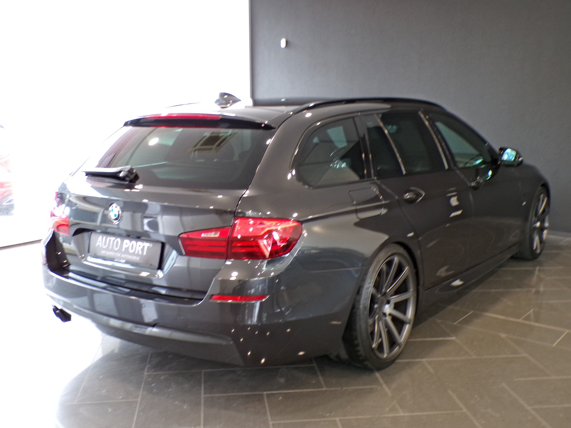 BMW 530d Touring xDrive Steptronic-image-7