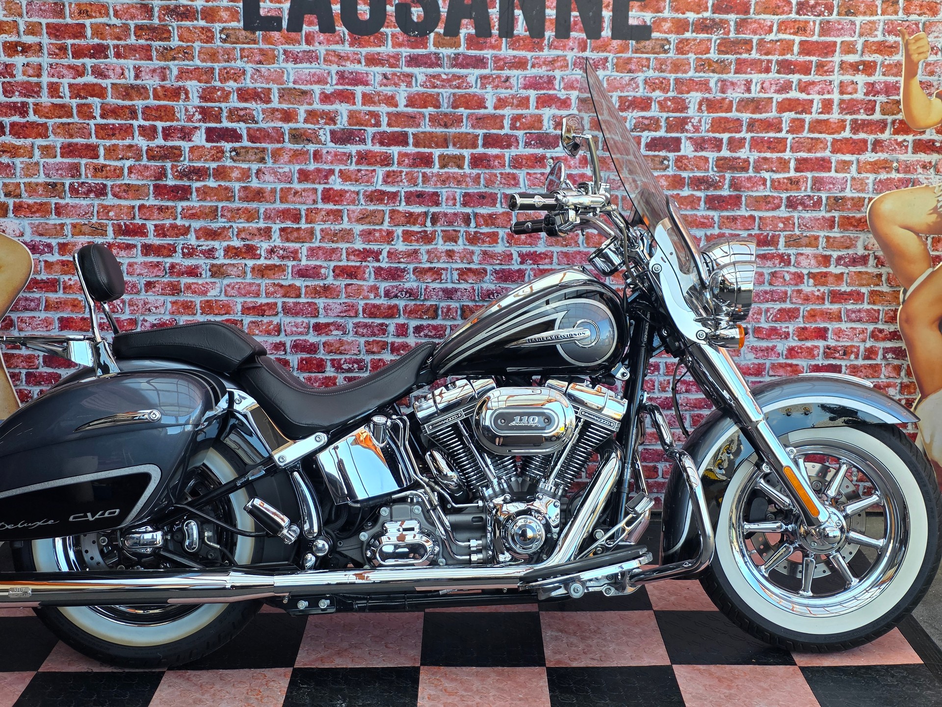 HARLEY-DAVIDSON FLSTNSE Softail Deluxe ABS CVO-showroom-element-2