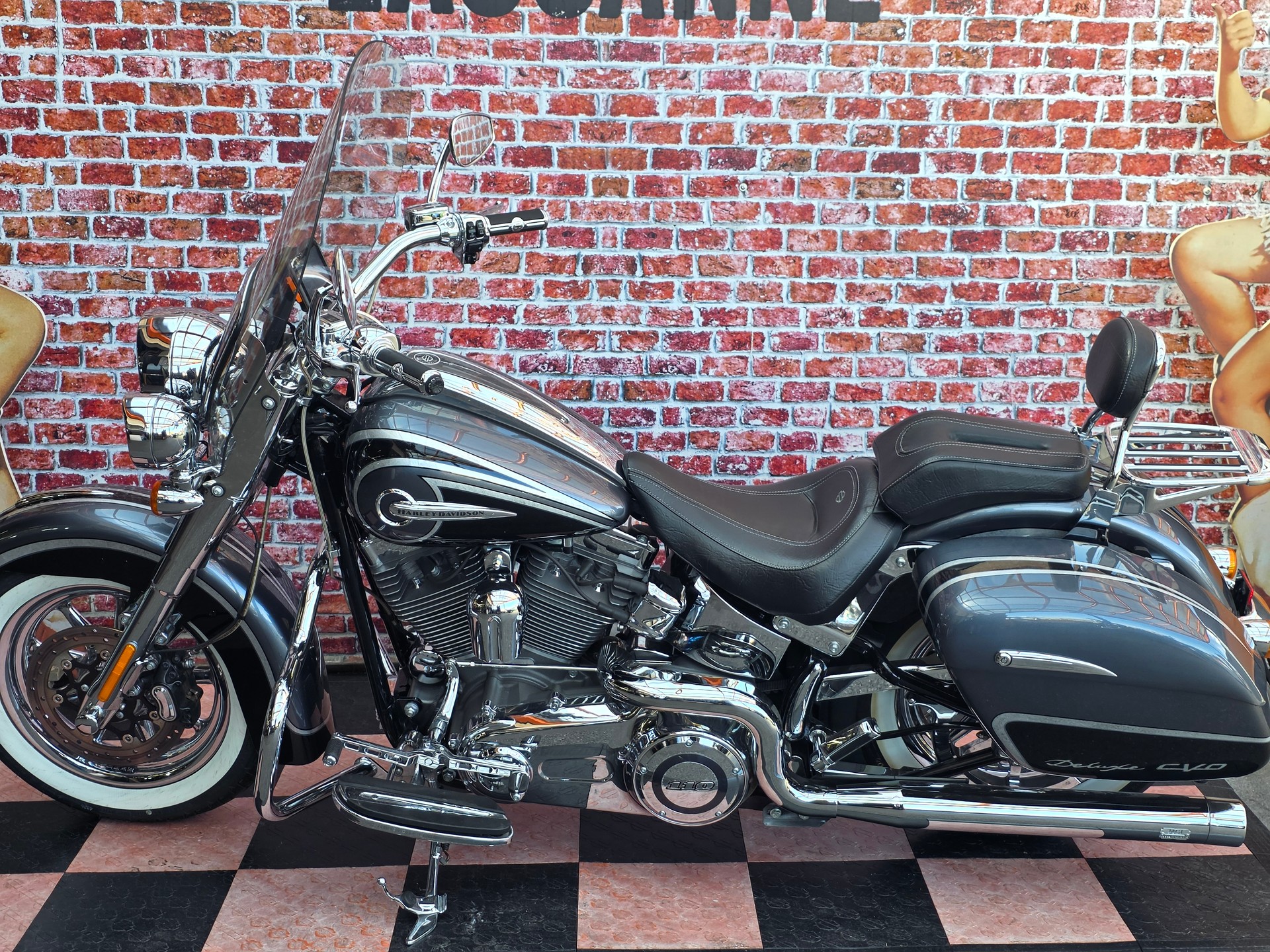 HARLEY-DAVIDSON FLSTNSE Softail Deluxe ABS CVO-showroom-element-3