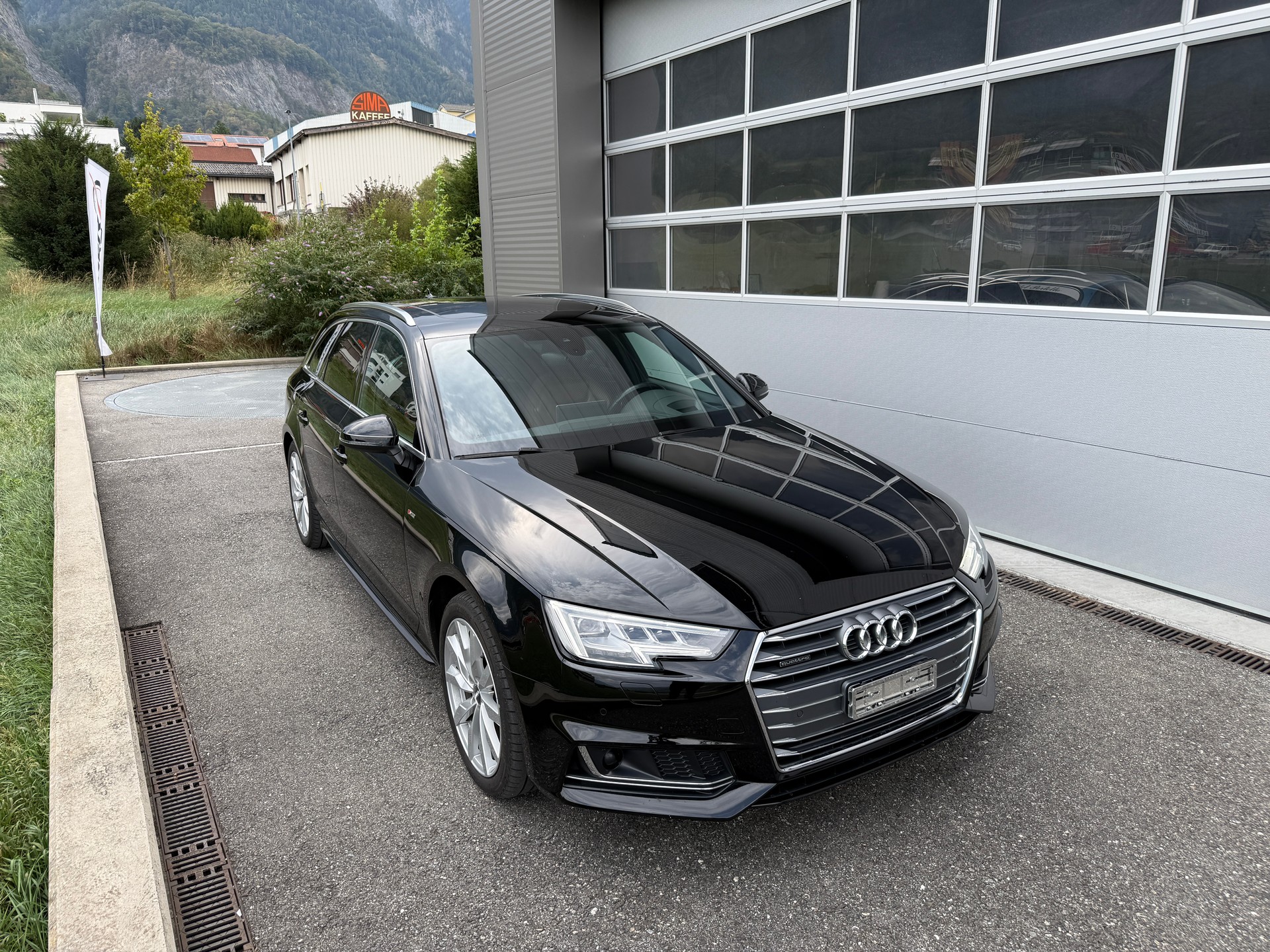 AUDI A4 Avant 3.0 TDI Design quattro S-tronic-image-1