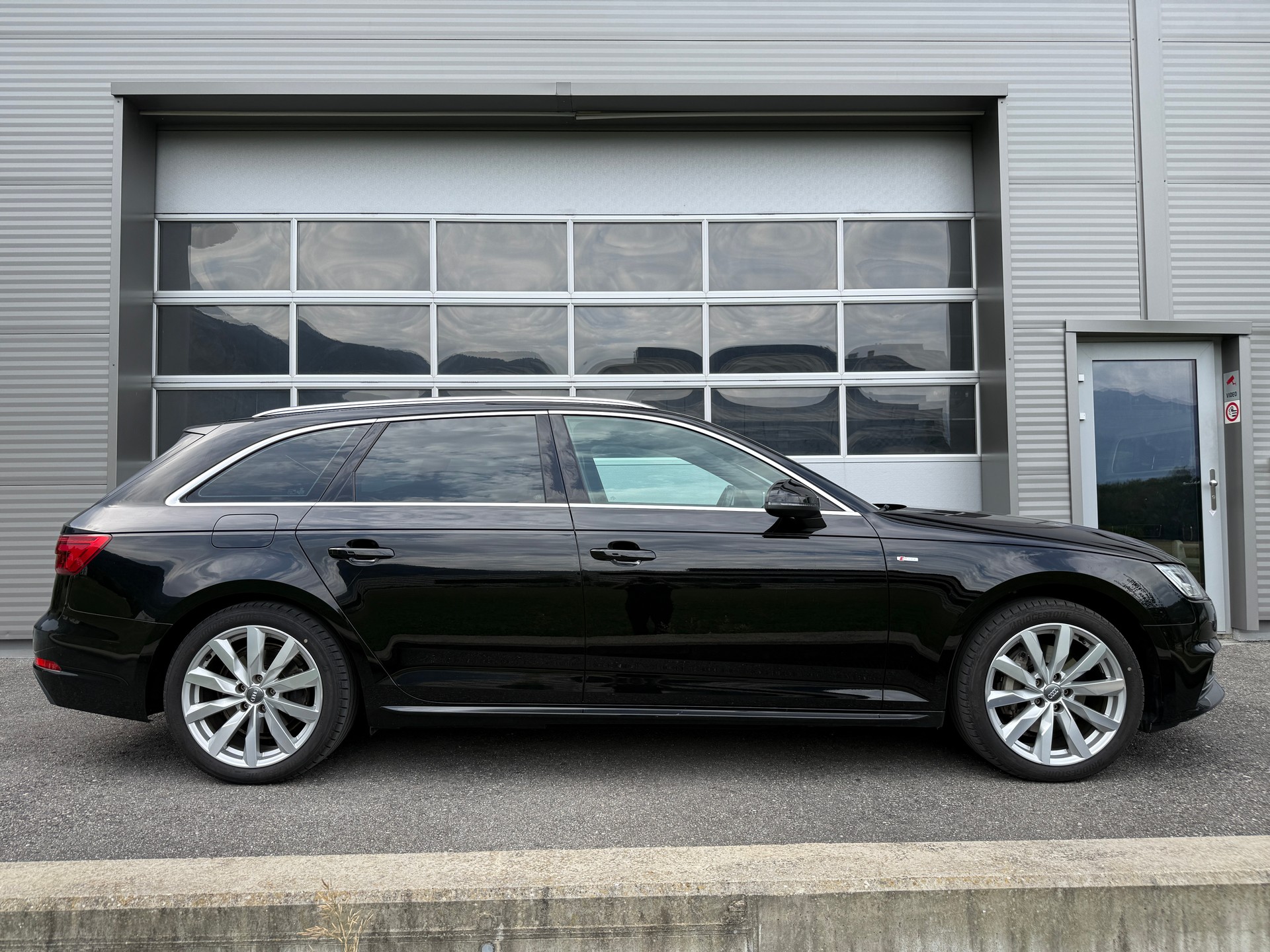 AUDI A4 Avant 3.0 TDI Design quattro S-tronic-image-0