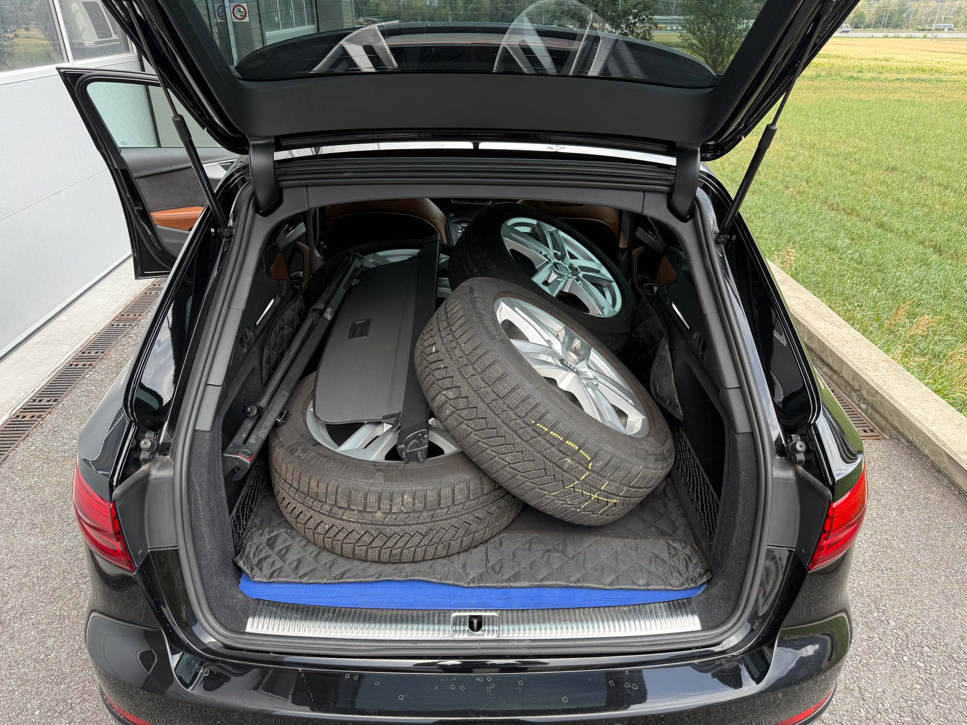AUDI A4 Avant 3.0 TDI Design quattro S-tronic-image-6