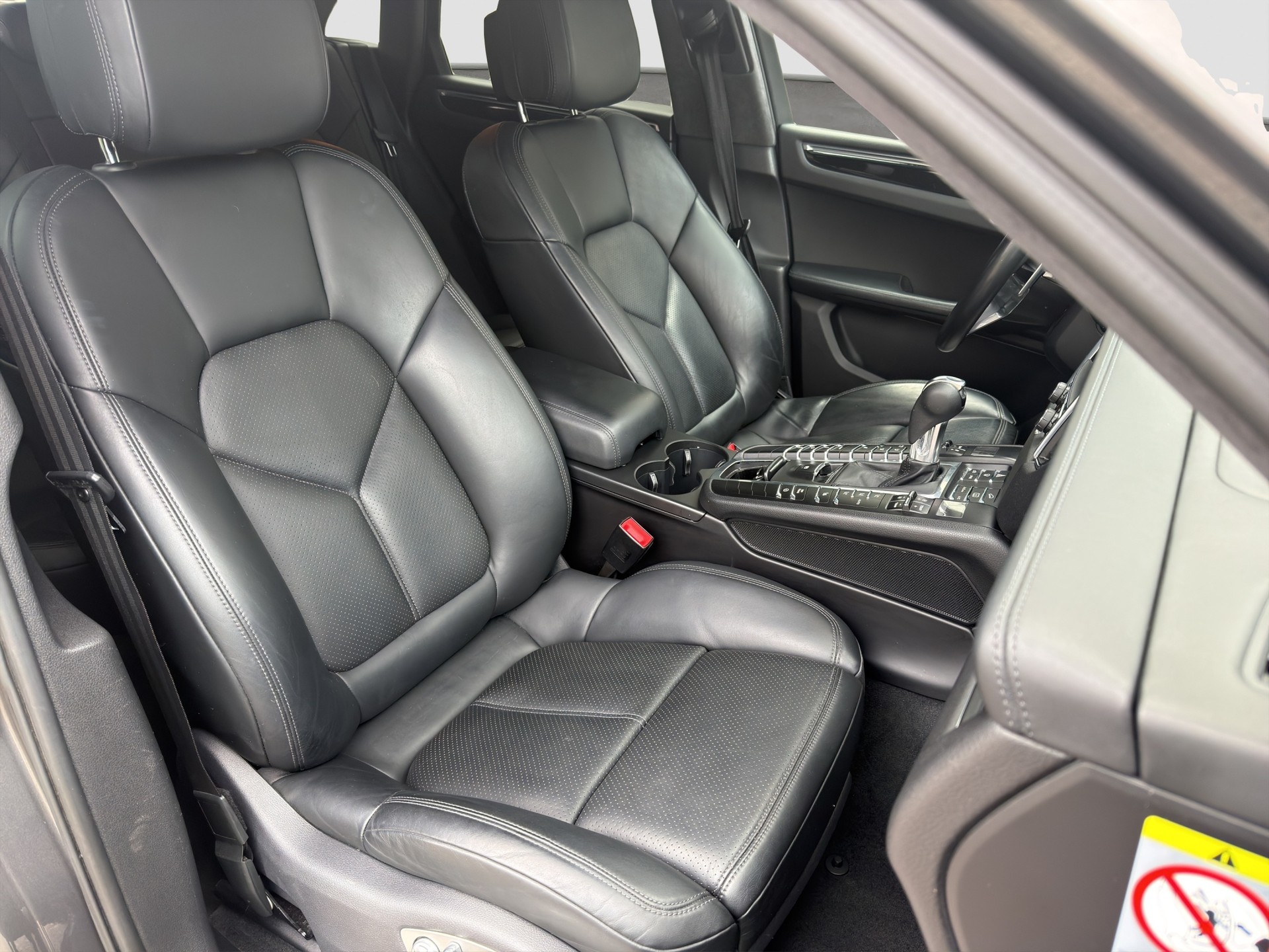 PORSCHE Macan Turbo PDK-image-15