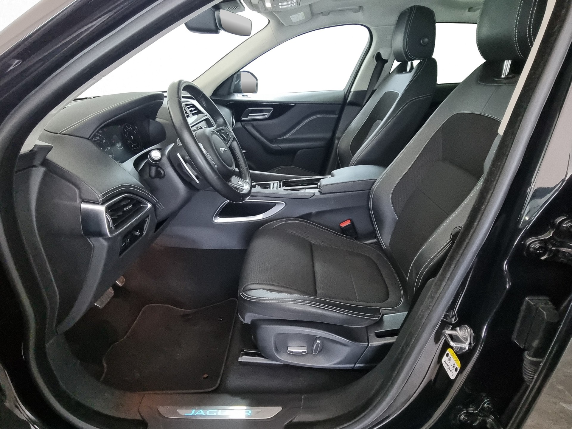JAGUAR F-Pace 2.0 T 250 R-Sport AWD-image-5