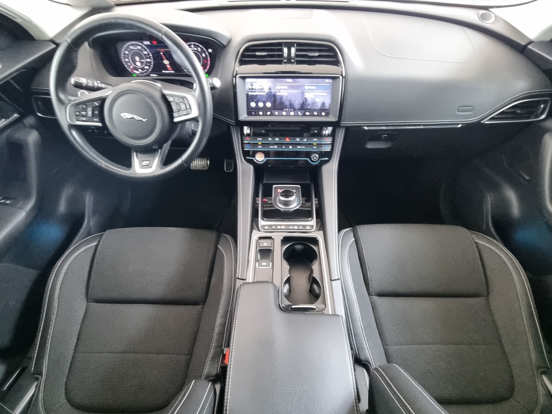 JAGUAR F-Pace 2.0 T 250 R-Sport AWD-image-7