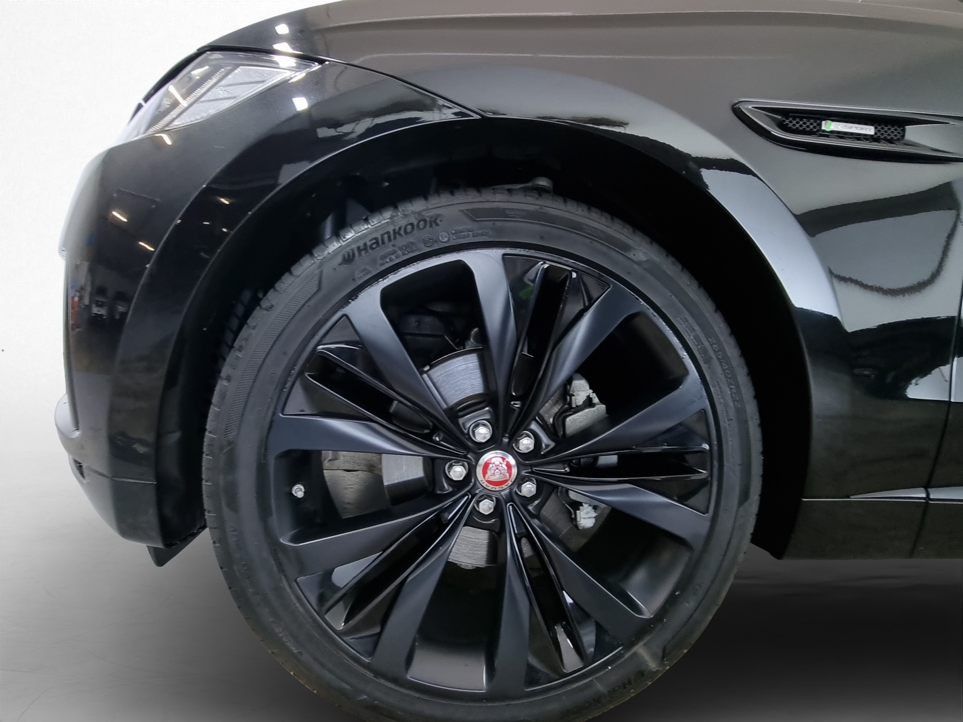 JAGUAR F-Pace 2.0 T 250 R-Sport AWD-image-15
