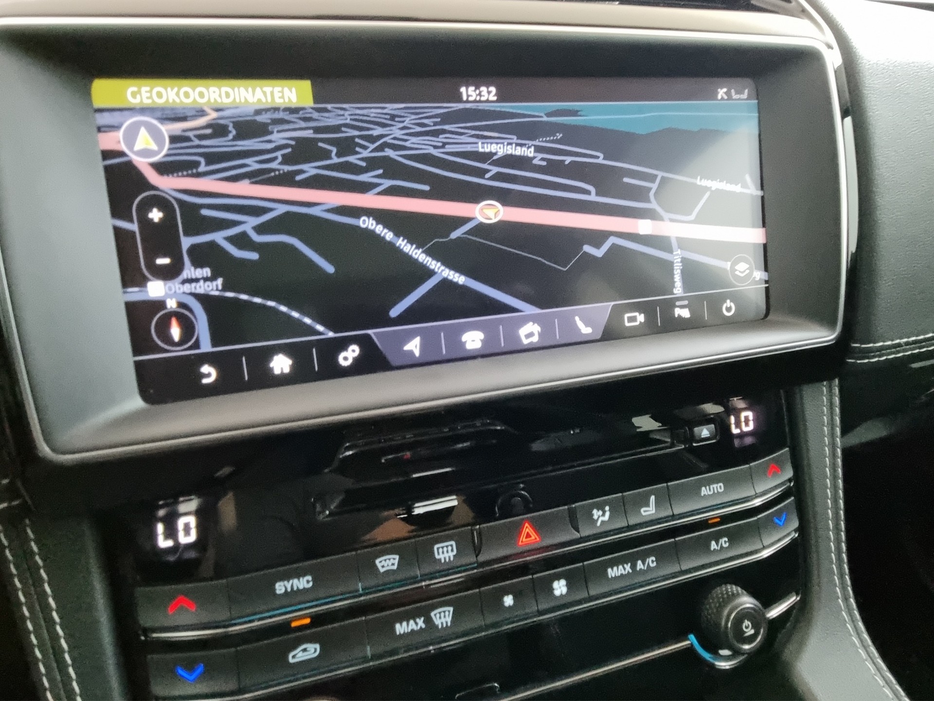 JAGUAR F-Pace 2.0 T 250 R-Sport AWD-image-14