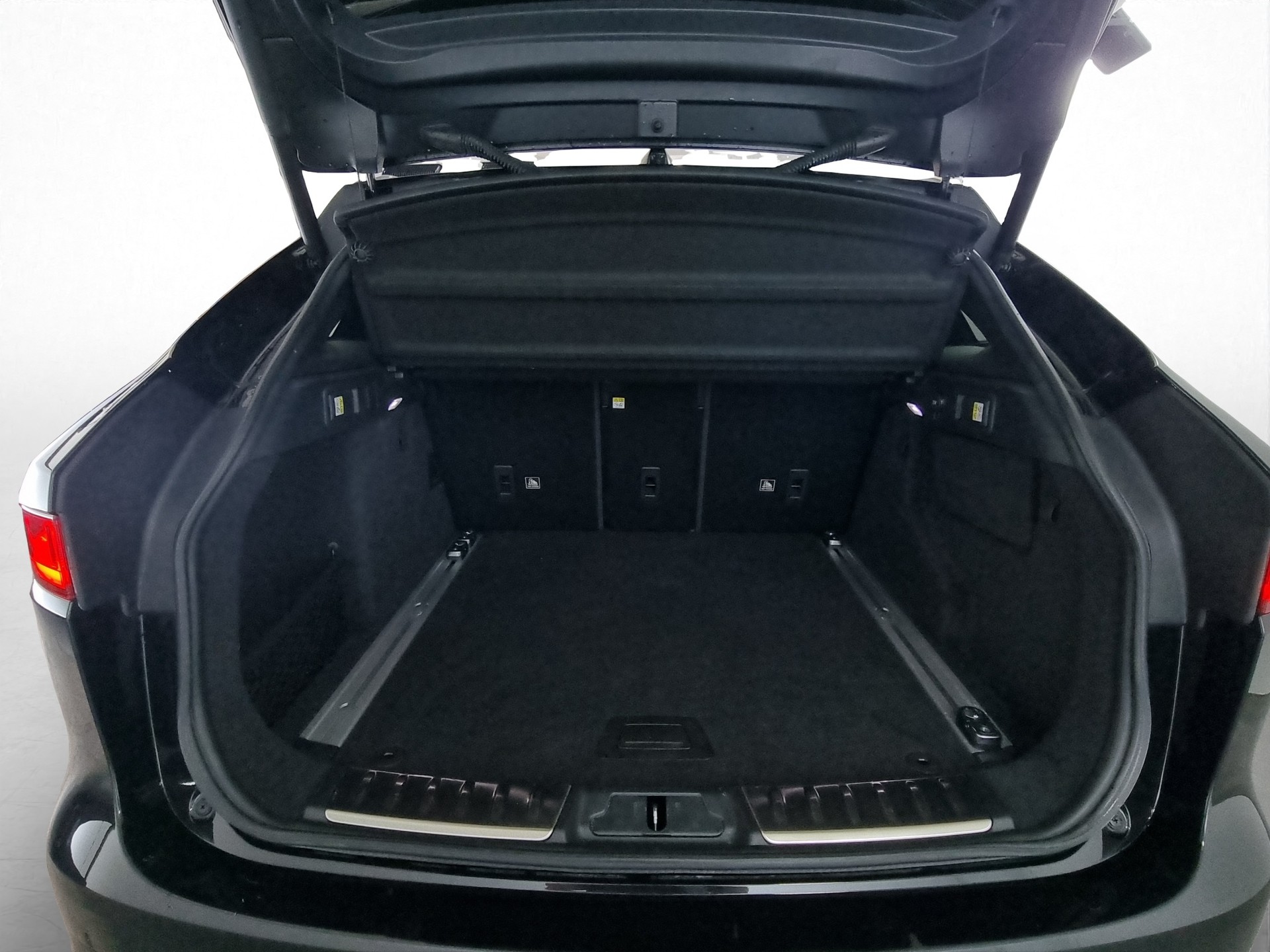 JAGUAR F-Pace 2.0 T 250 R-Sport AWD-image-14