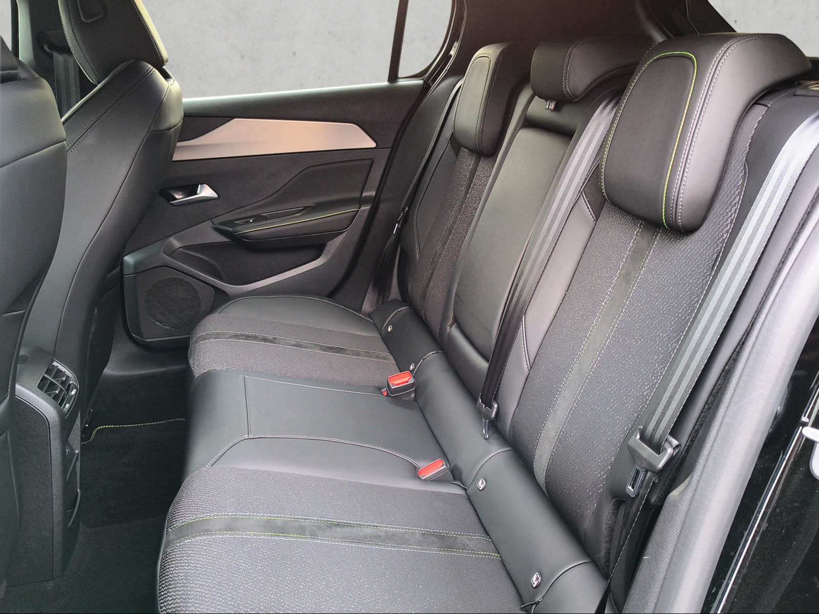 PEUGEOT 308 1.2 Hybrid GT-image-9