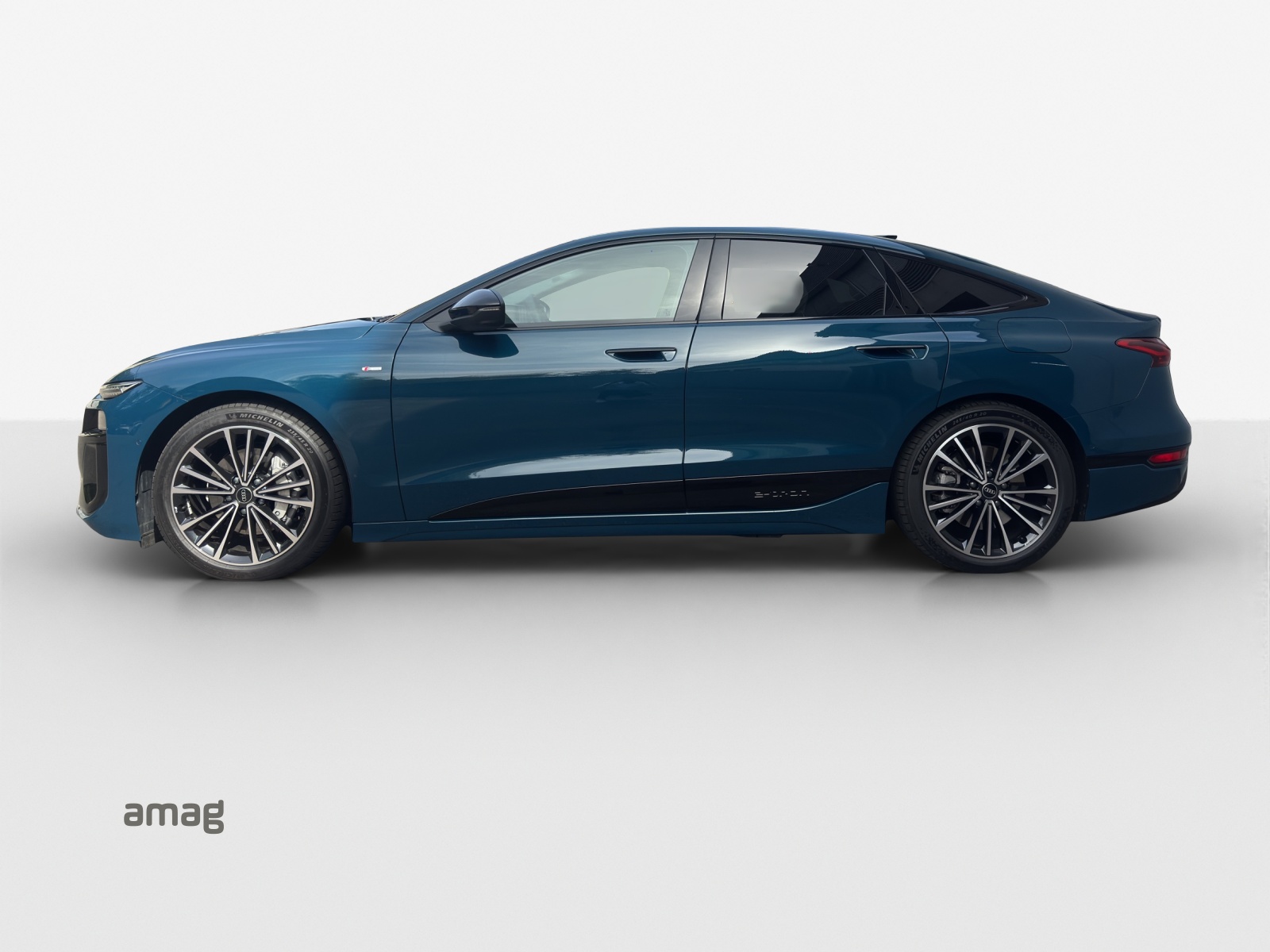 AUDI A6 Sportback e-tron quattro-showroom-element-1