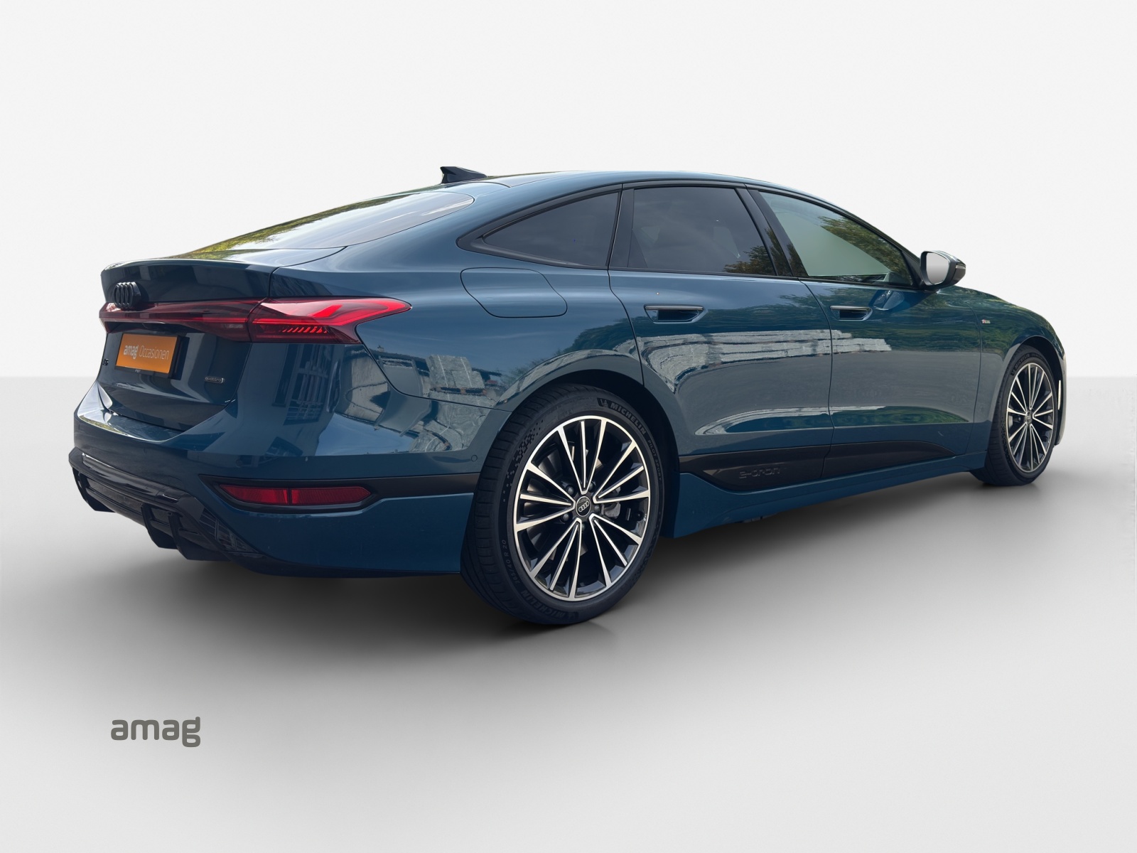 AUDI A6 Sportback e-tron quattro-image-4