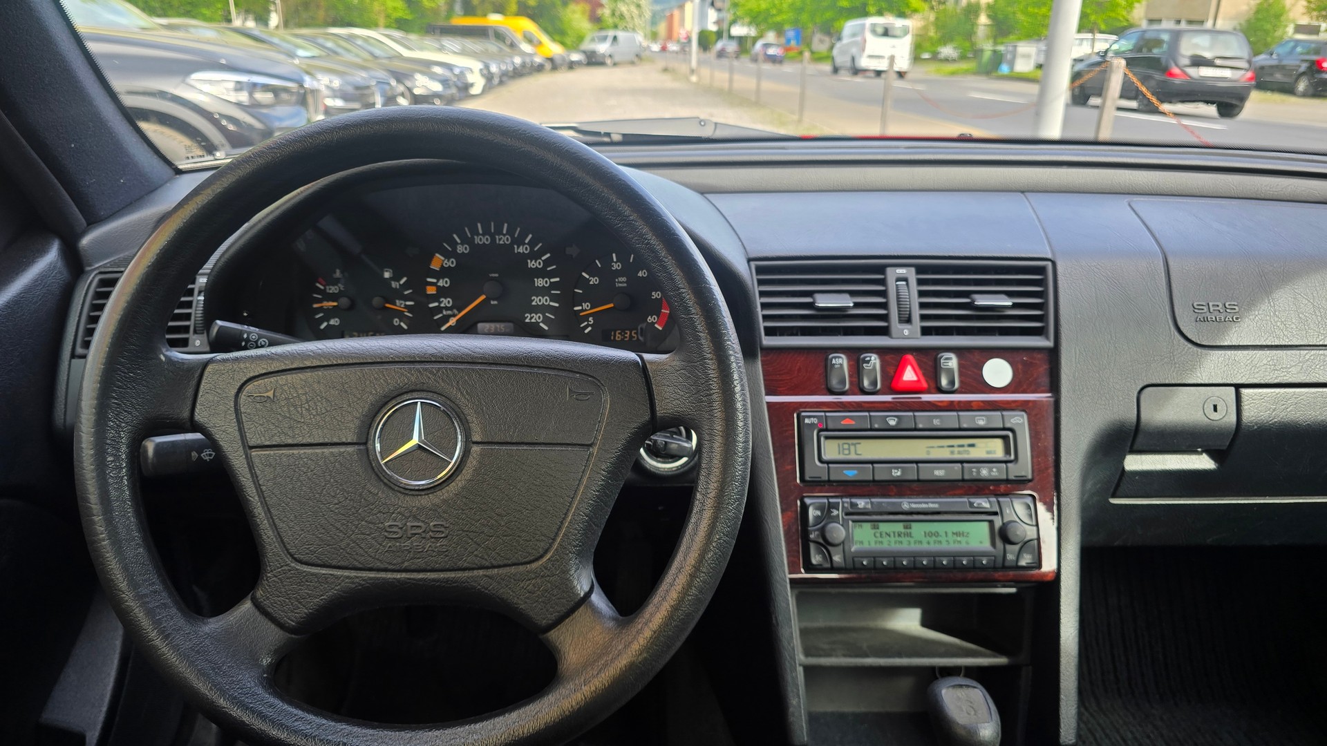 MERCEDES-BENZ C 220 CDI Classic-image-13