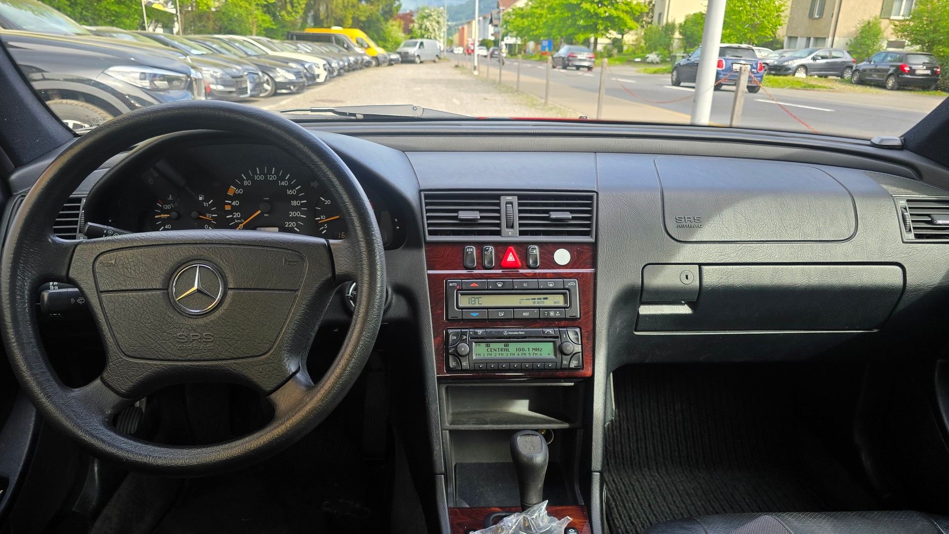MERCEDES-BENZ C 220 CDI Classic-image-12
