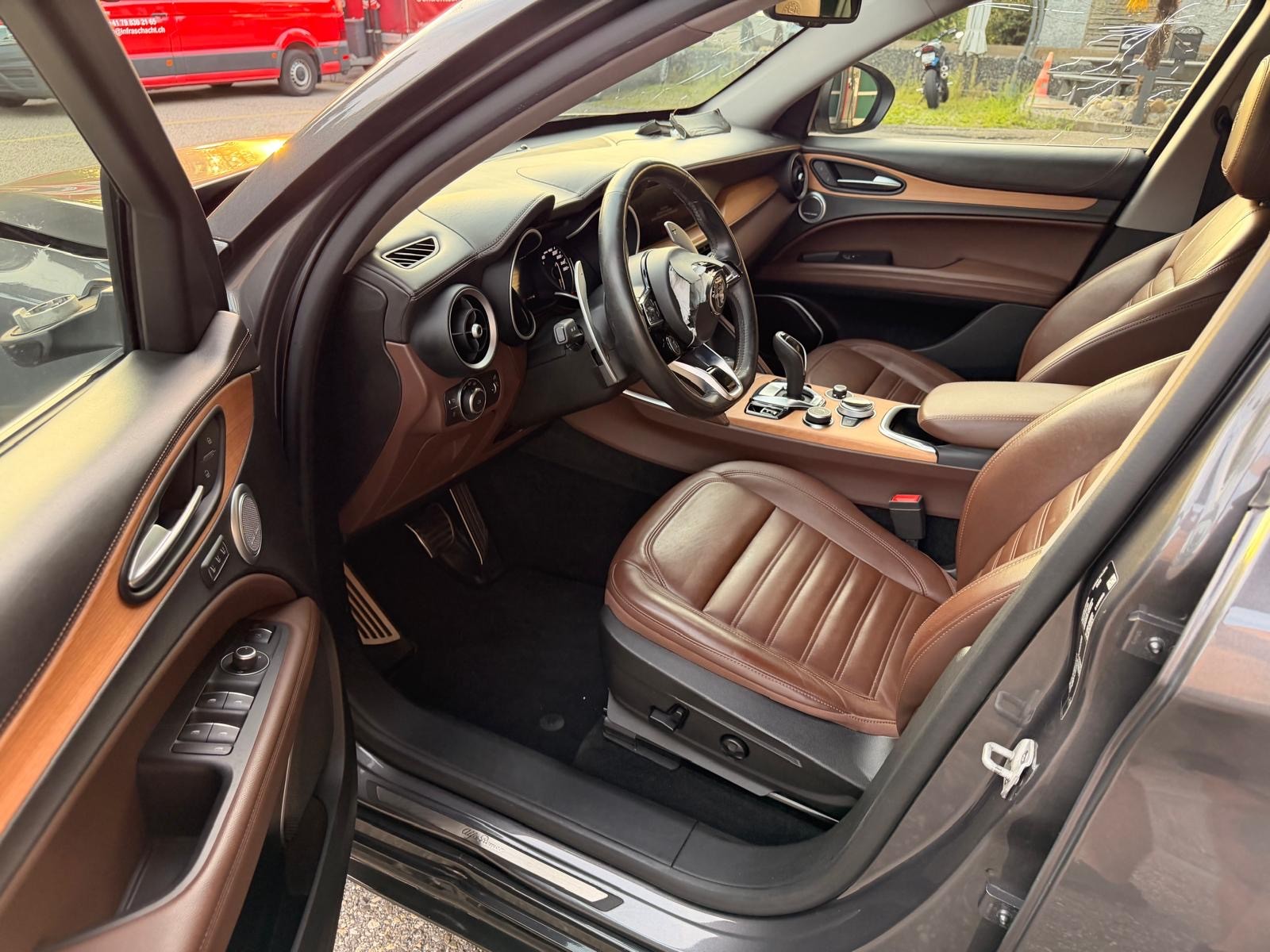 ALFA ROMEO Stelvio 2.0 Veloce Q4 Automatic-image-9